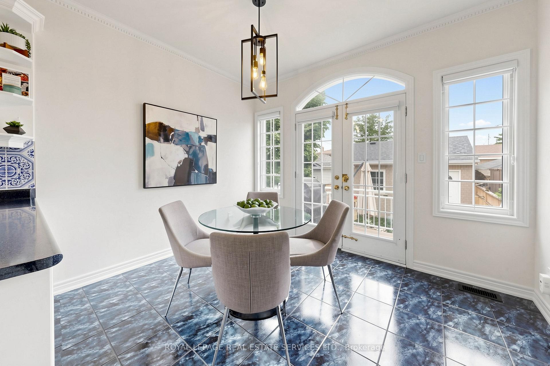 Photo 15 of 256 Earlscourt Avenue, Toronto, Caledonia-Fairbank — HOMEH