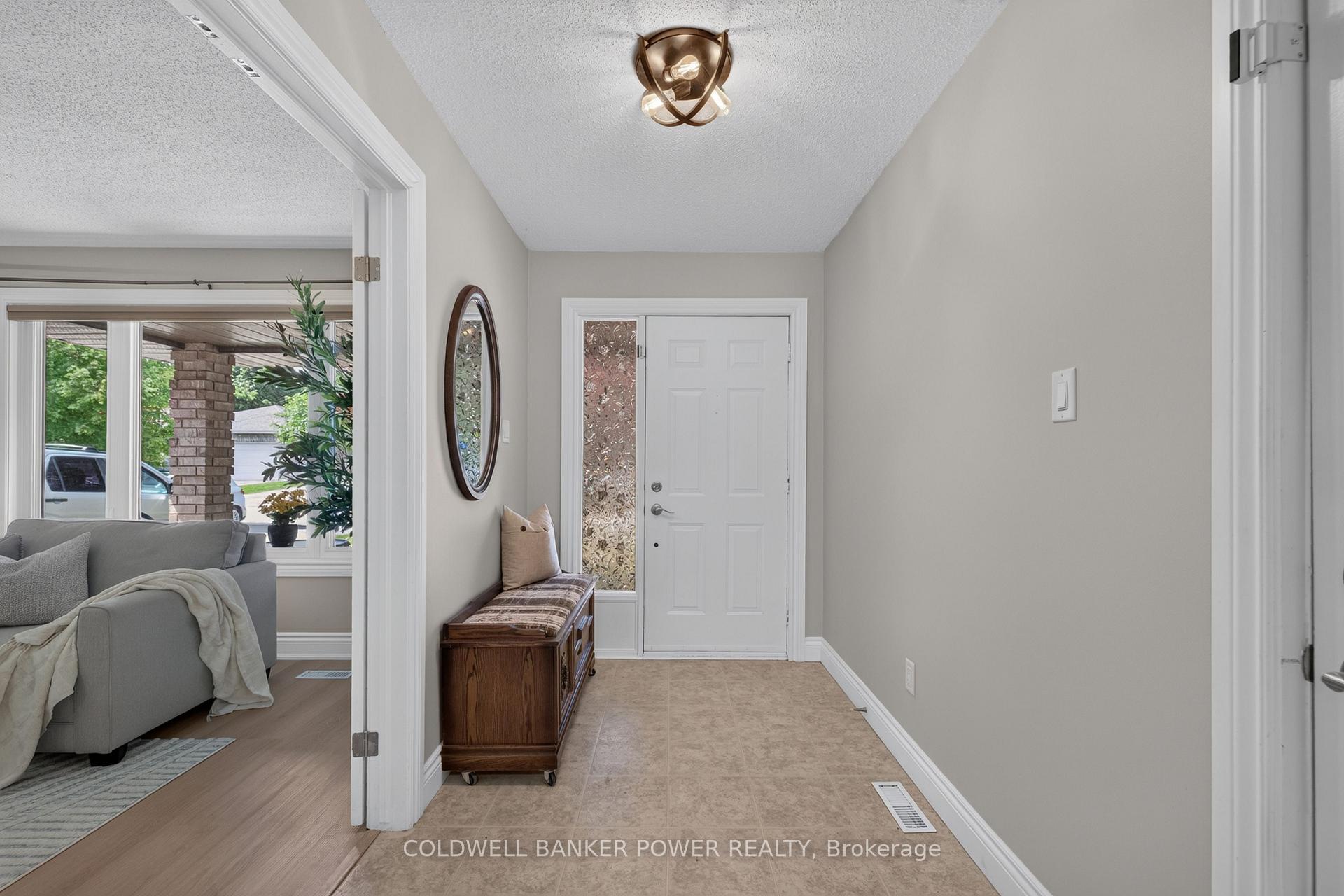 Photo 4 of 39 Shepherd Avenue, London, East H — HOMEH