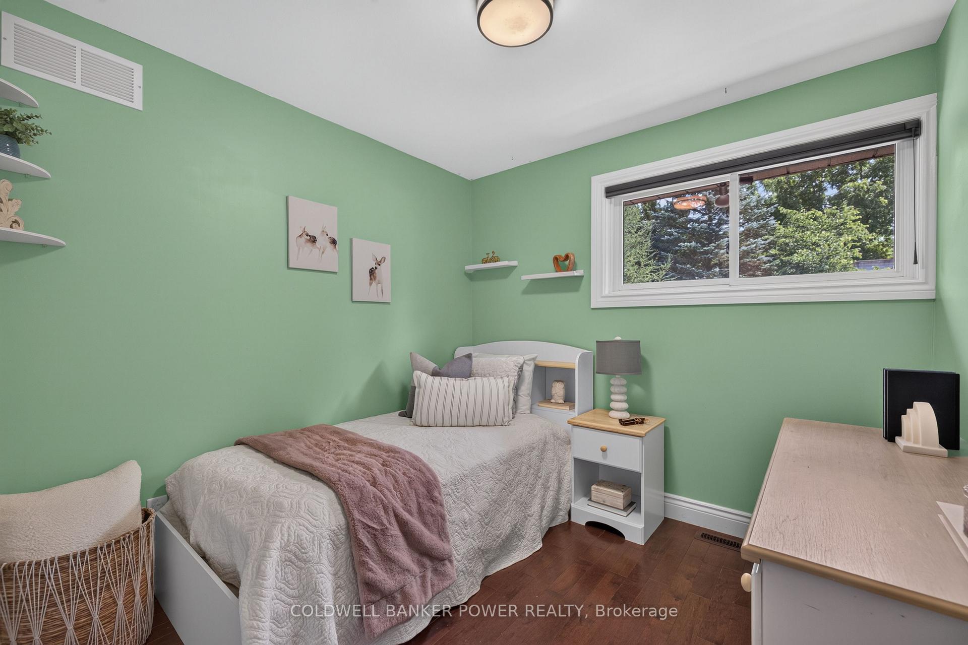 Photo 21 of 39 Shepherd Avenue, London, East H — HOMEH