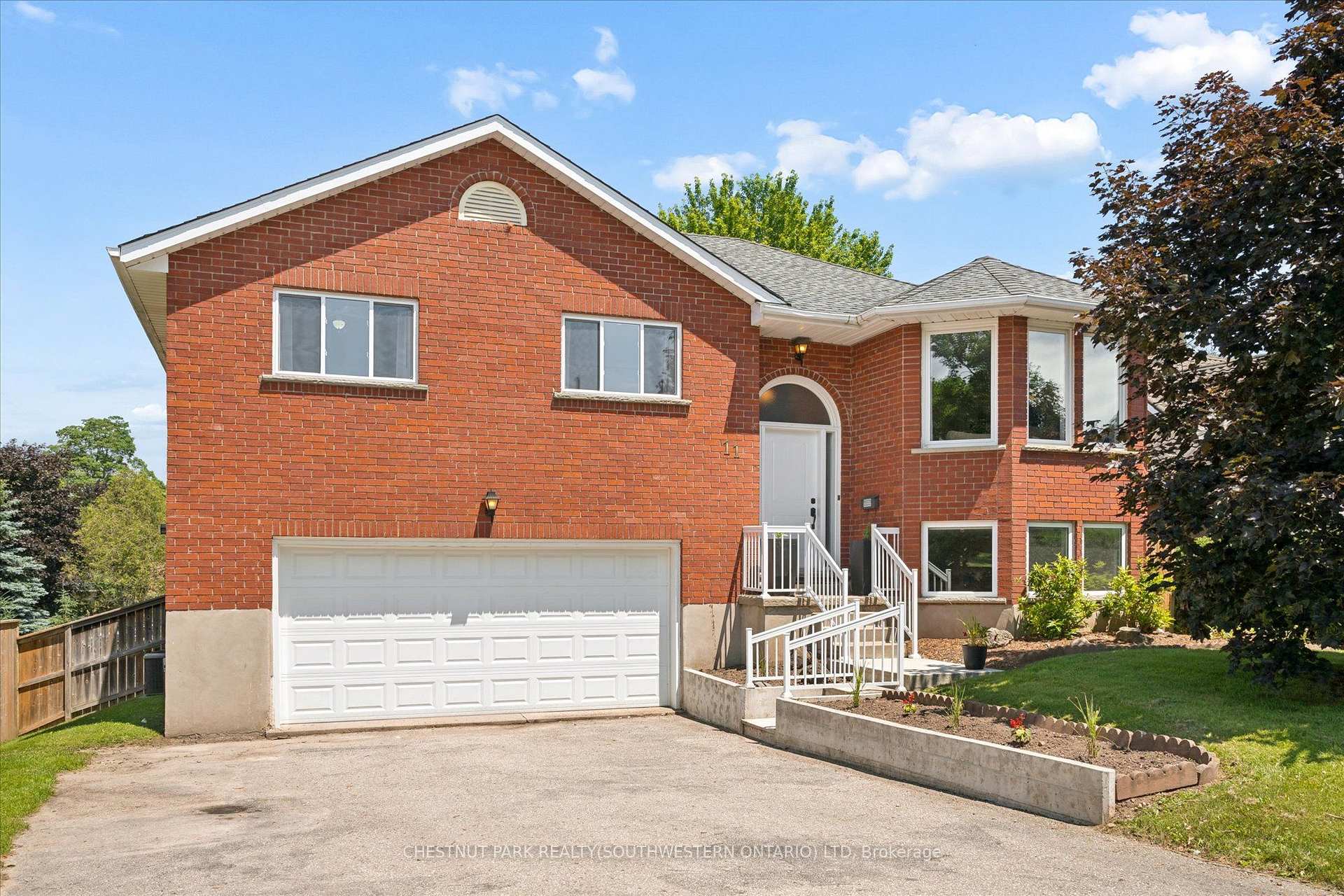 Photo 2 of 11 Bonniewood Drive, Mapleton, Rural Mapleton — HOMEH