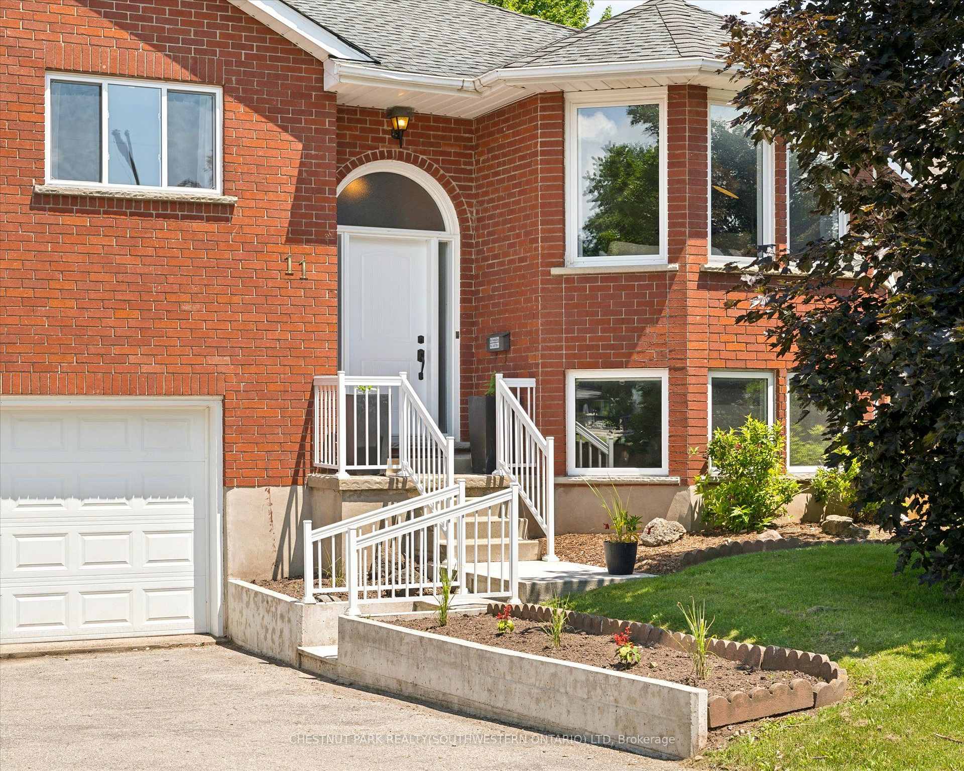Photo 3 of 11 Bonniewood Drive, Mapleton, Rural Mapleton — HOMEH
