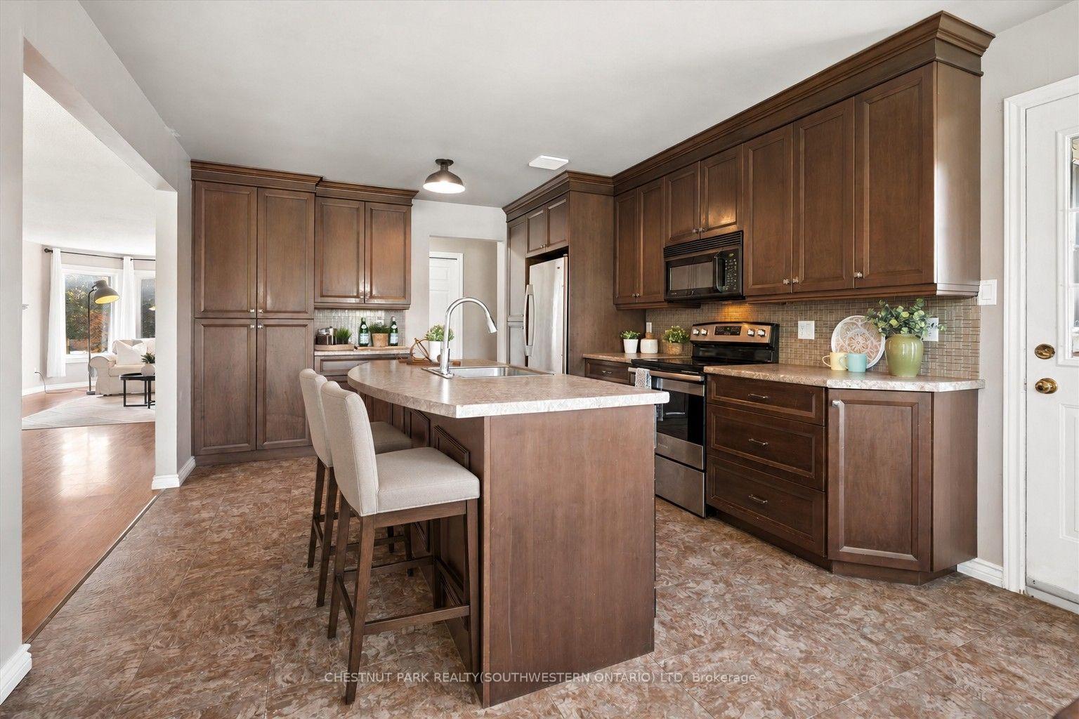 Photo 16 of 11 Bonniewood Drive, Mapleton, Rural Mapleton — HOMEH