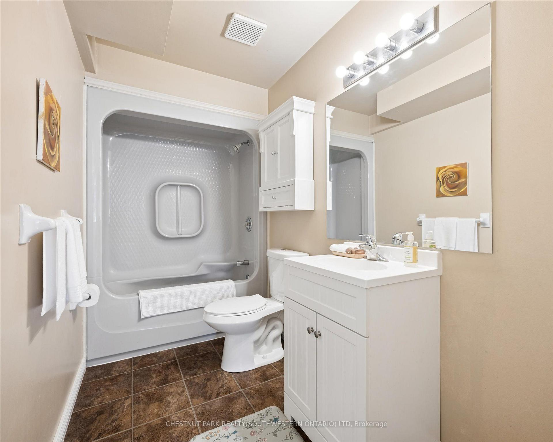 Photo 31 of 11 Bonniewood Drive, Mapleton, Rural Mapleton — HOMEH
