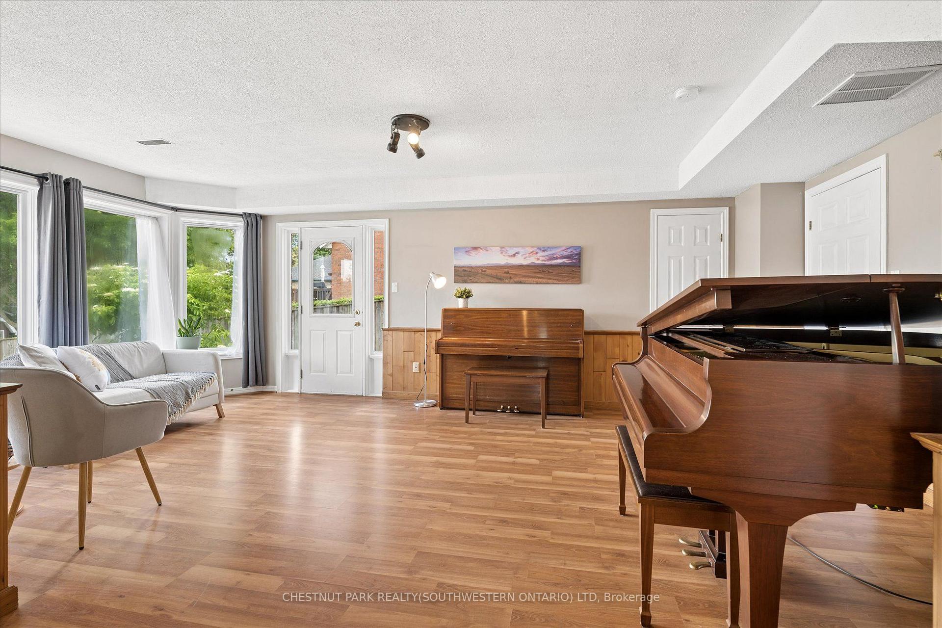 Photo 32 of 11 Bonniewood Drive, Mapleton, Rural Mapleton — HOMEH