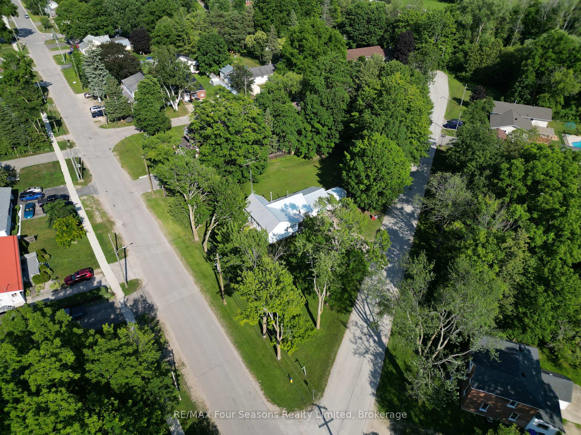 Photo 6 of 201 Sunnidale Street, Clearview, Stayner — HOMEH
