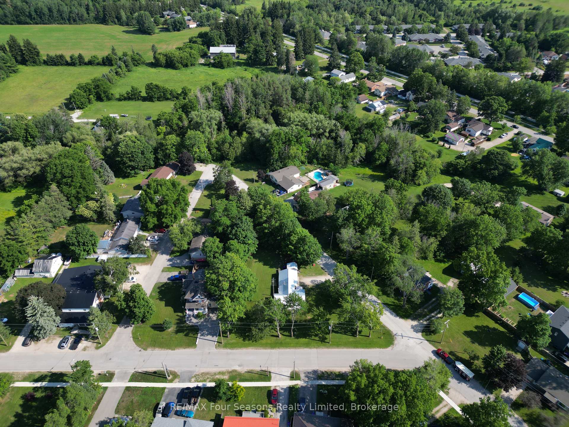 Photo 7 of 201 Sunnidale Street, Clearview, Stayner — HOMEH