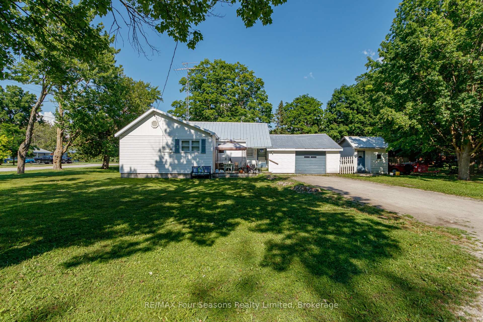 Photo 13 of 201 Sunnidale Street, Clearview, Stayner — HOMEH