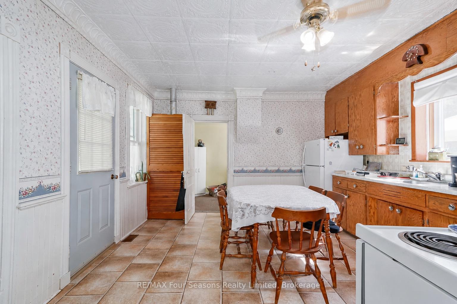 Photo 17 of 201 Sunnidale Street, Clearview, Stayner — HOMEH