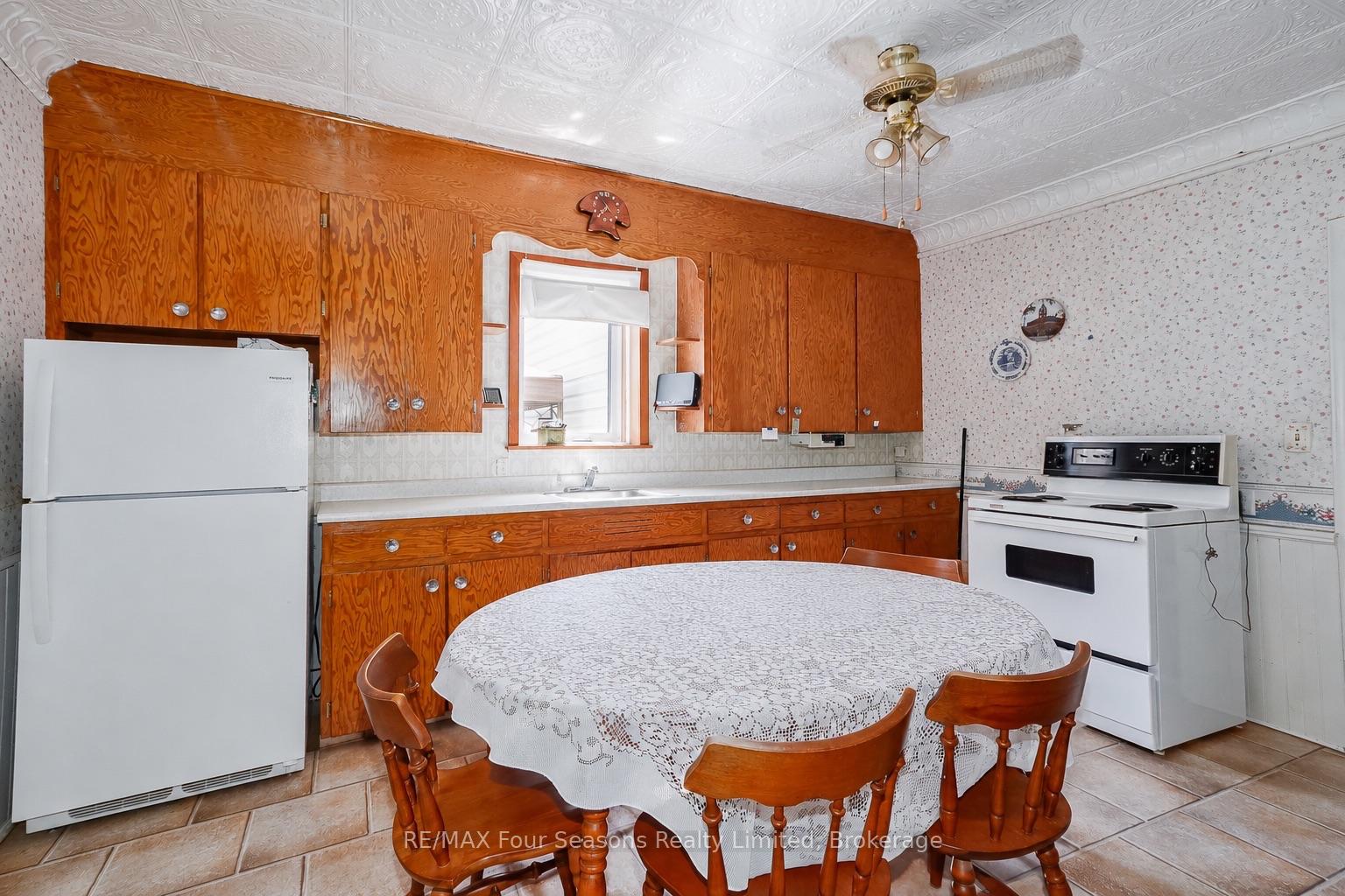 Photo 18 of 201 Sunnidale Street, Clearview, Stayner — HOMEH