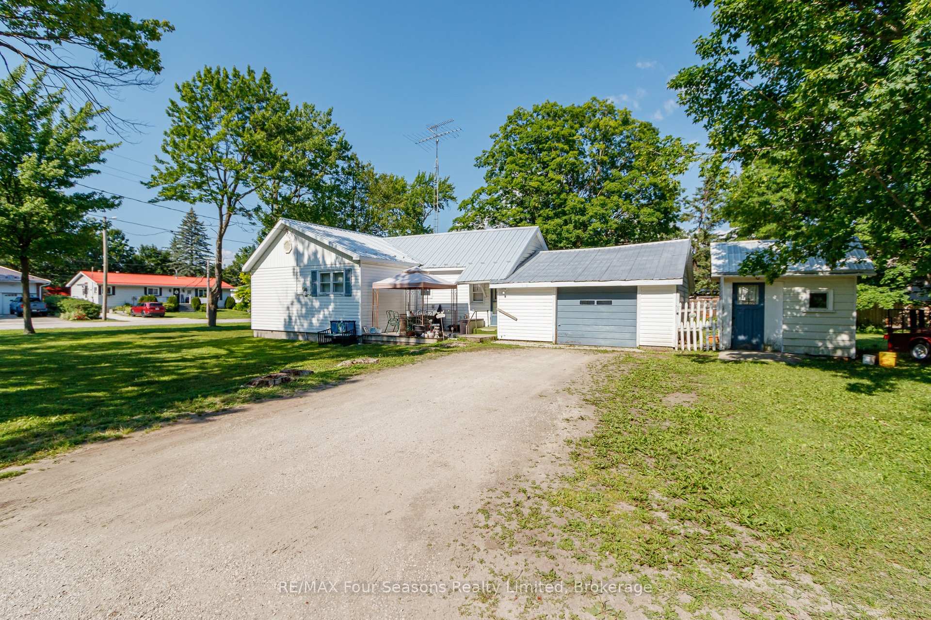 Photo 32 of 201 Sunnidale Street, Clearview, Stayner — HOMEH