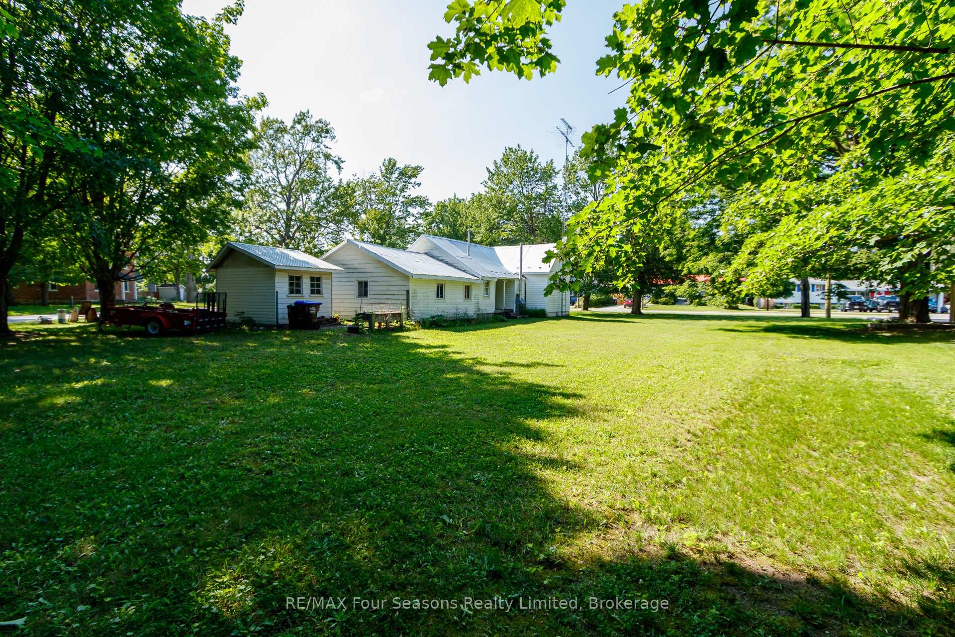 Photo 34 of 201 Sunnidale Street, Clearview, Stayner — HOMEH
