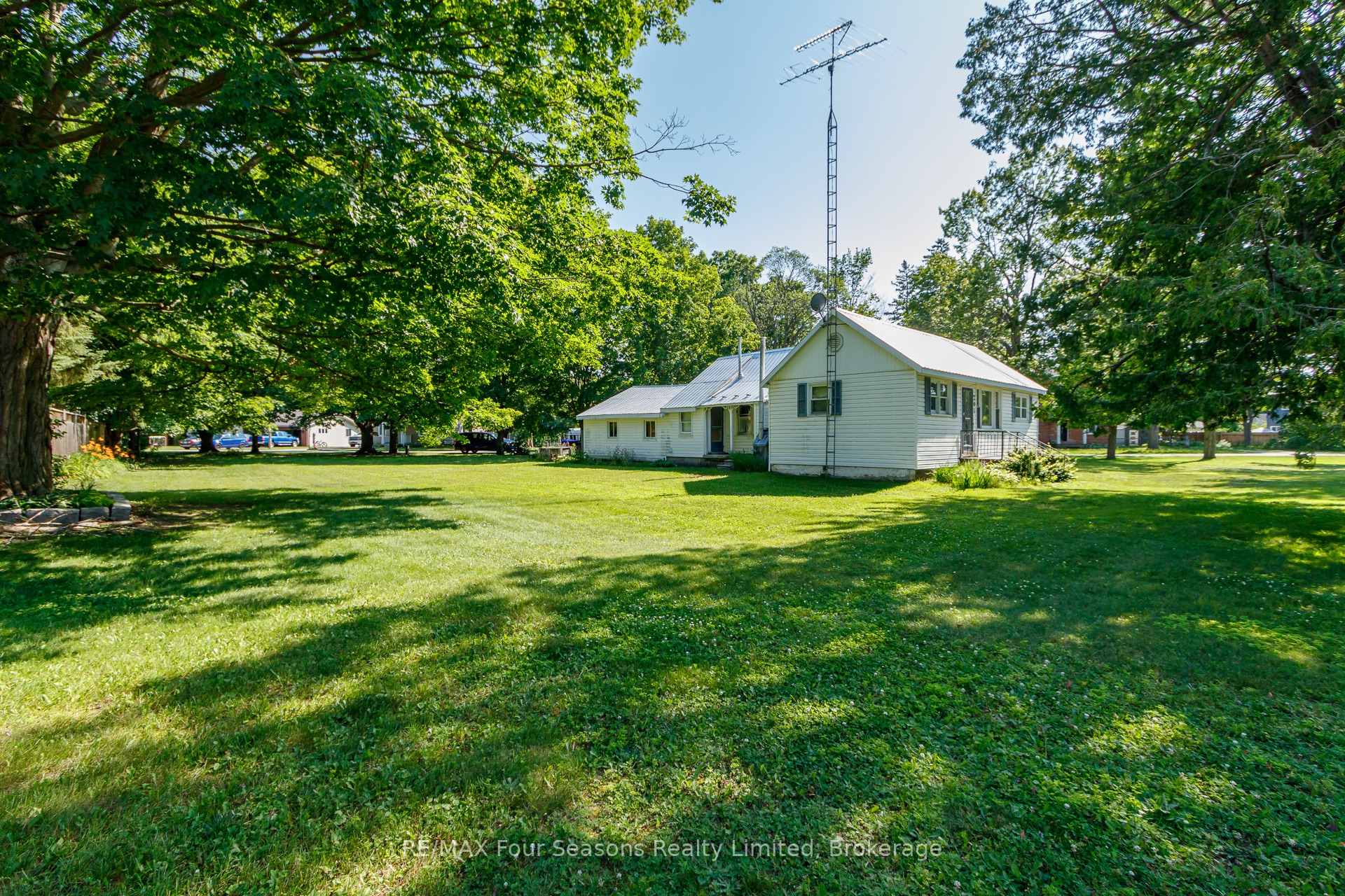 Photo 36 of 201 Sunnidale Street, Clearview, Stayner — HOMEH