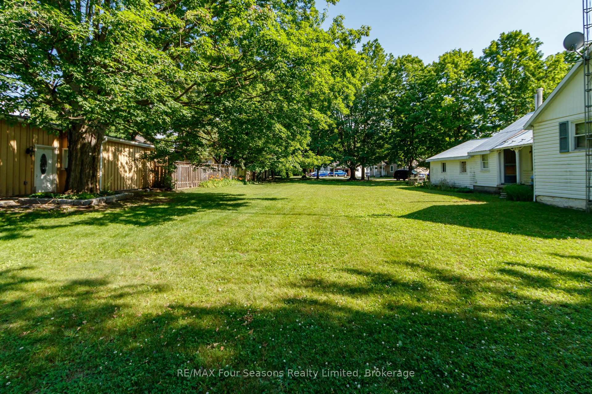 Photo 37 of 201 Sunnidale Street, Clearview, Stayner — HOMEH