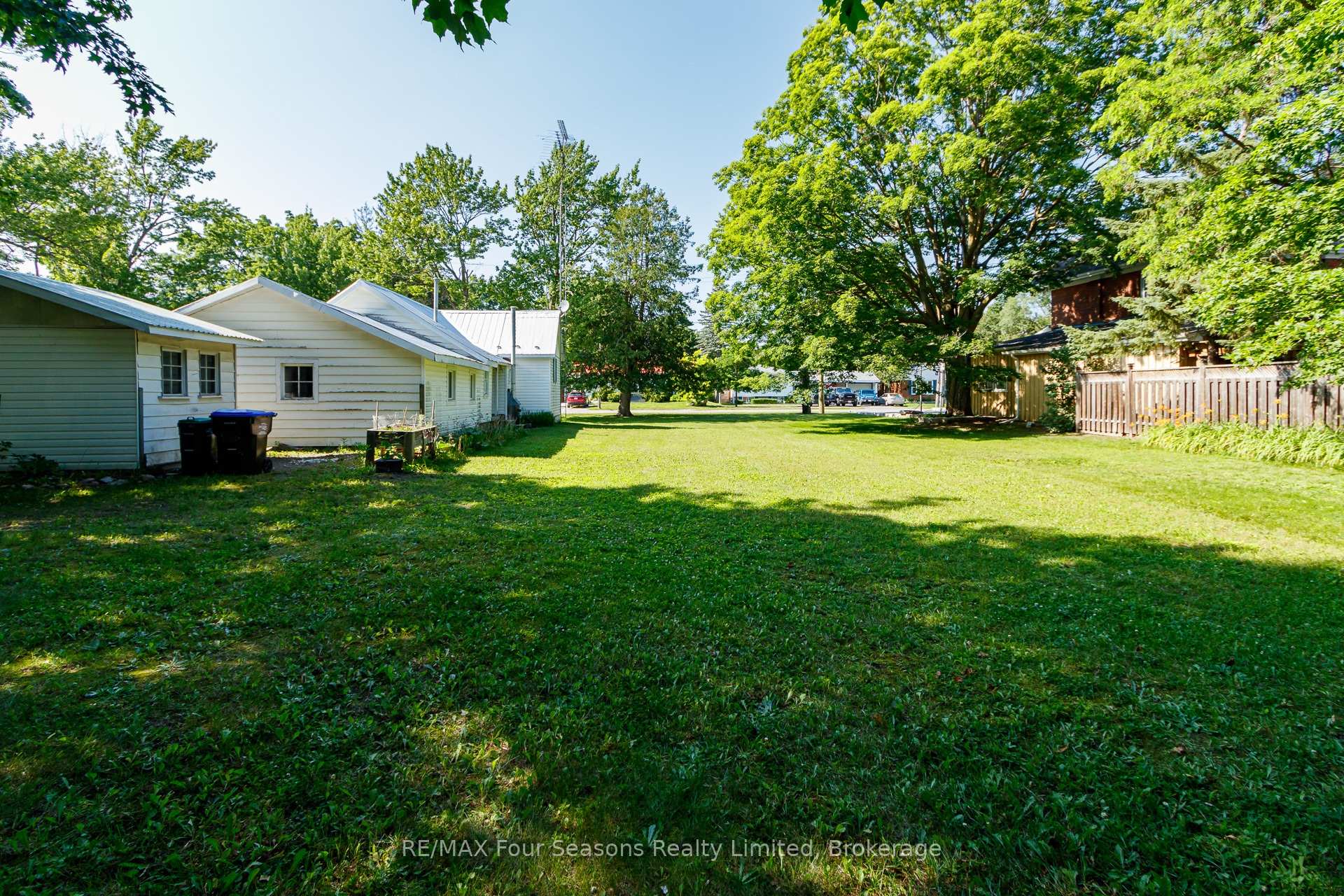 Photo 39 of 201 Sunnidale Street, Clearview, Stayner — HOMEH