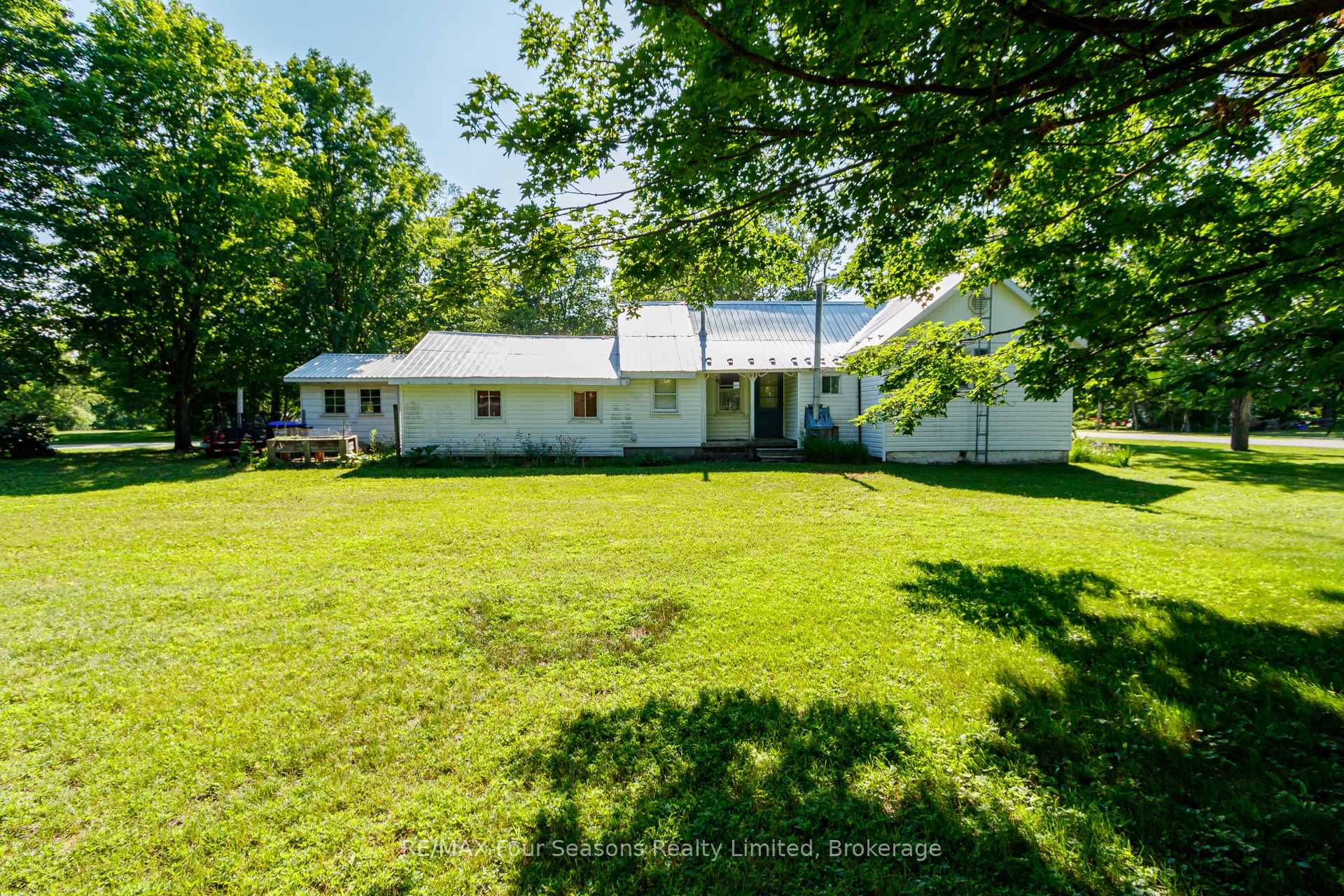 Photo 42 of 201 Sunnidale Street, Clearview, Stayner — HOMEH