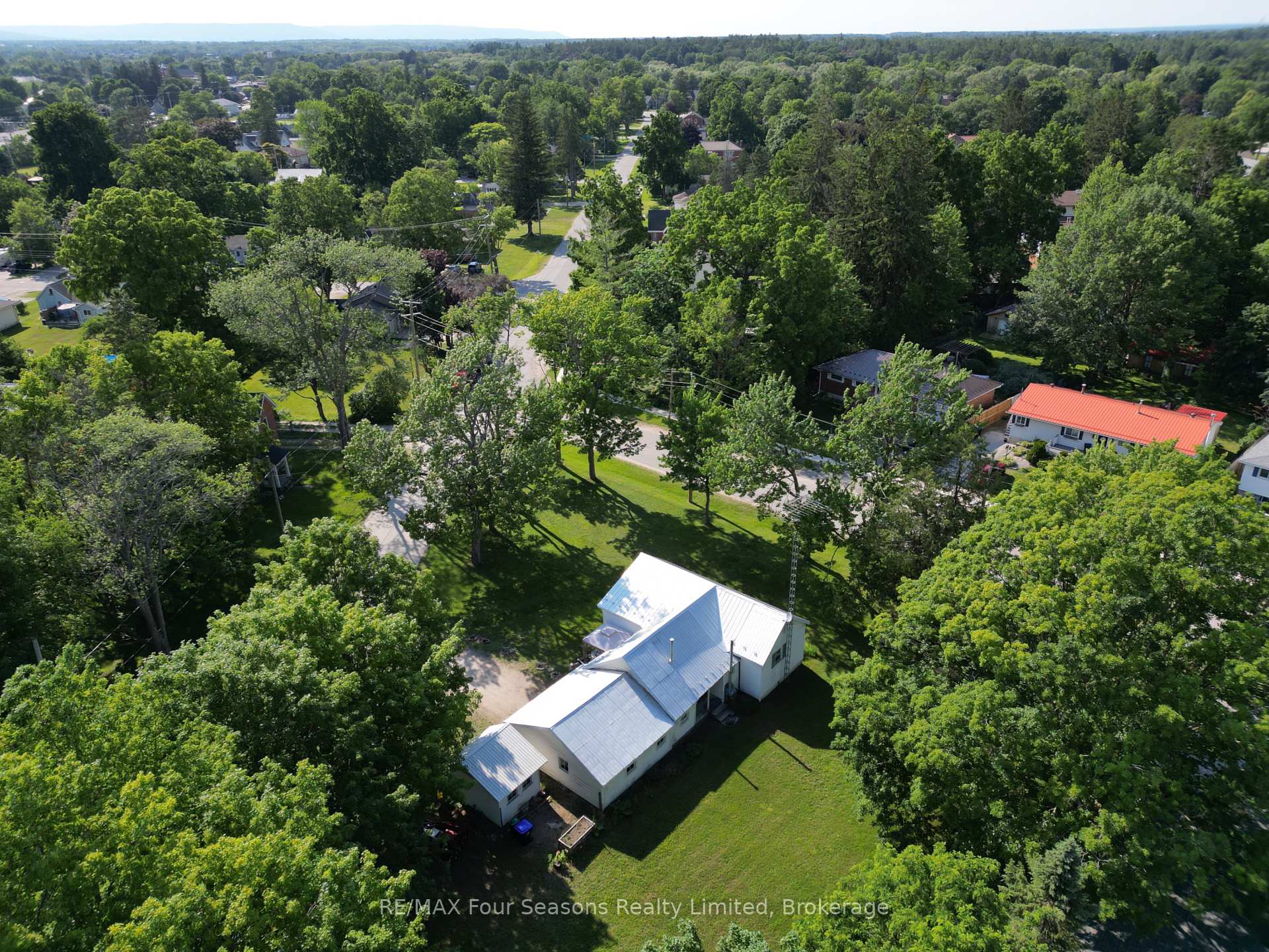 Photo 45 of 201 Sunnidale Street, Clearview, Stayner — HOMEH