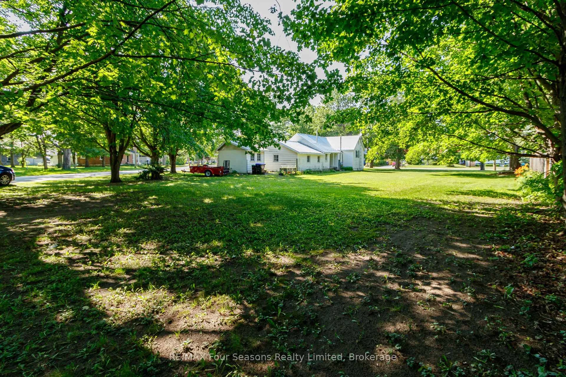 Photo 40 of 201 Sunnidale Street, Clearview, Stayner — HOMEH