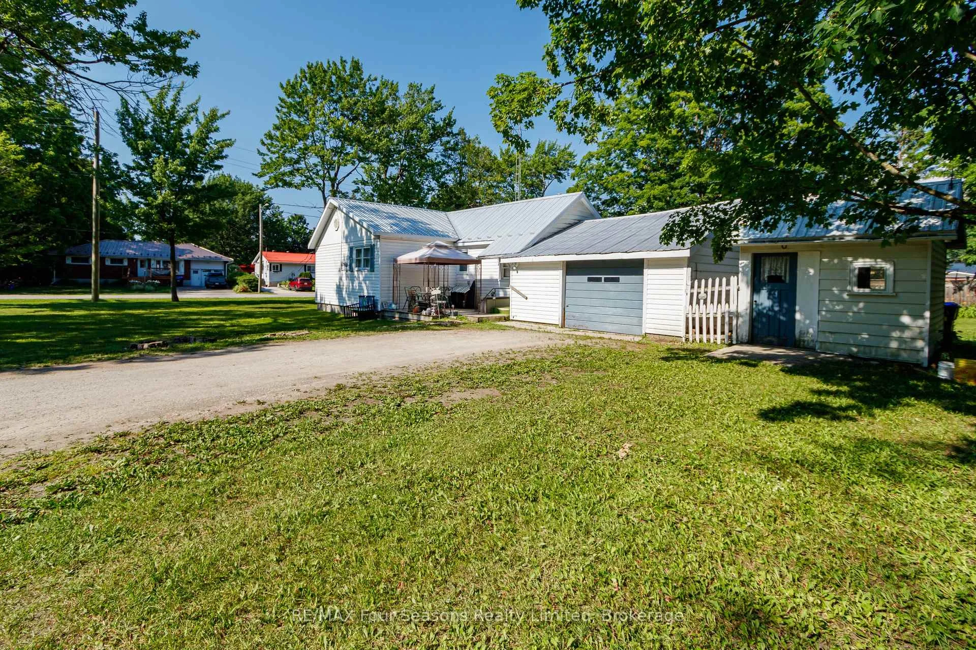 Photo 41 of 201 Sunnidale Street, Clearview, Stayner — HOMEH