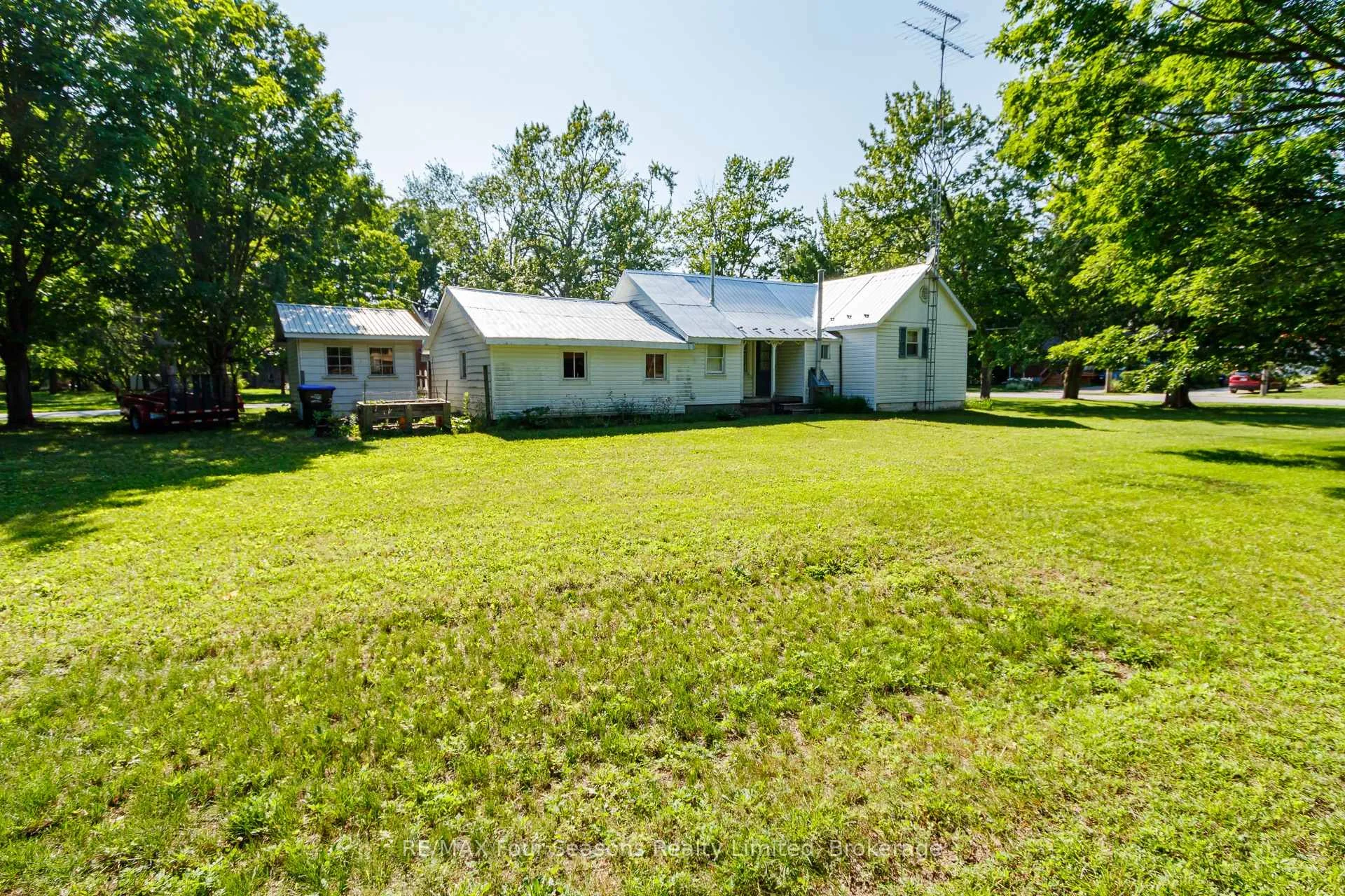Photo 46 of 201 Sunnidale Street, Clearview, Stayner — HOMEH