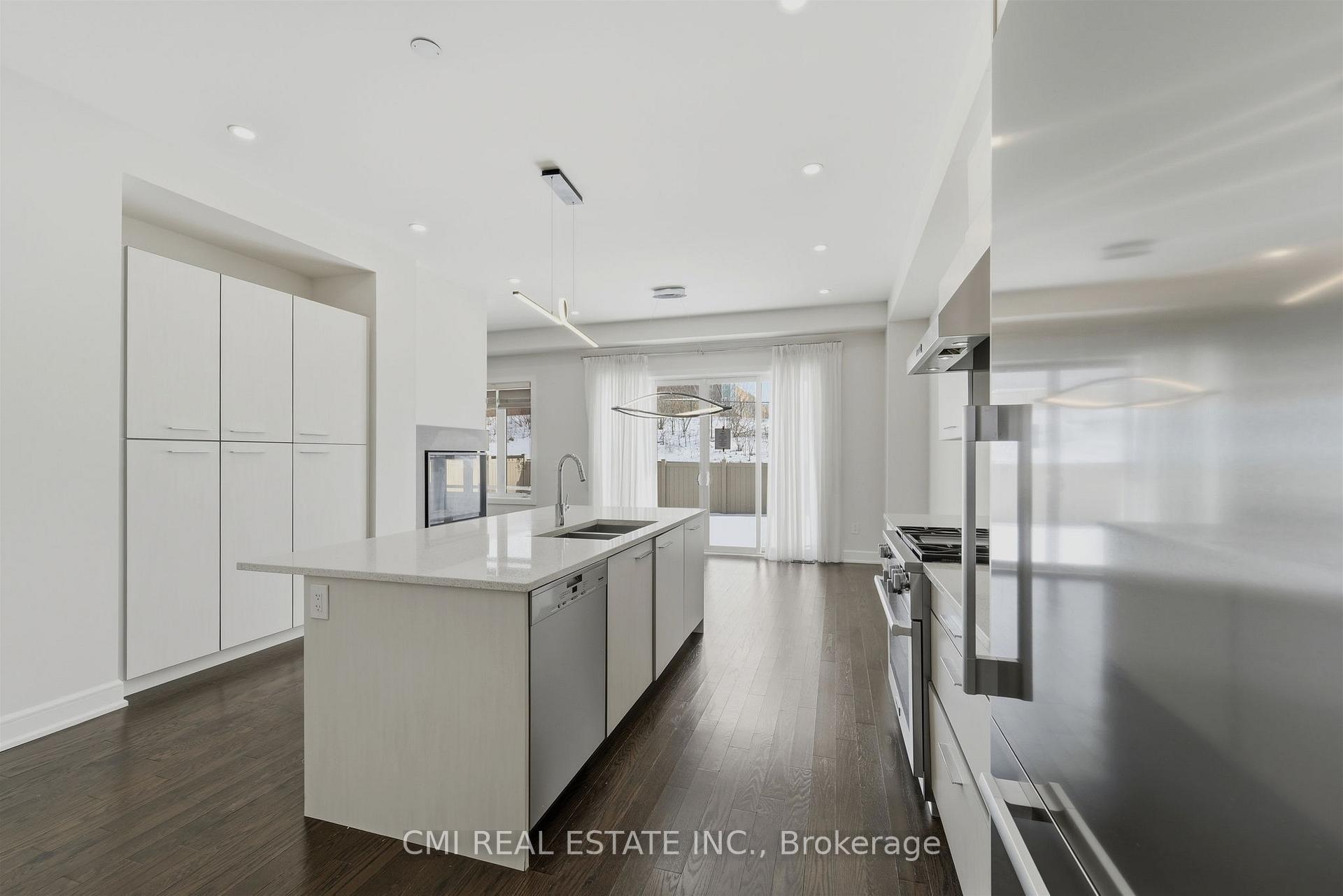Photo 15 of 392 Farrell Road, Vaughan, Patterson — HOMEH