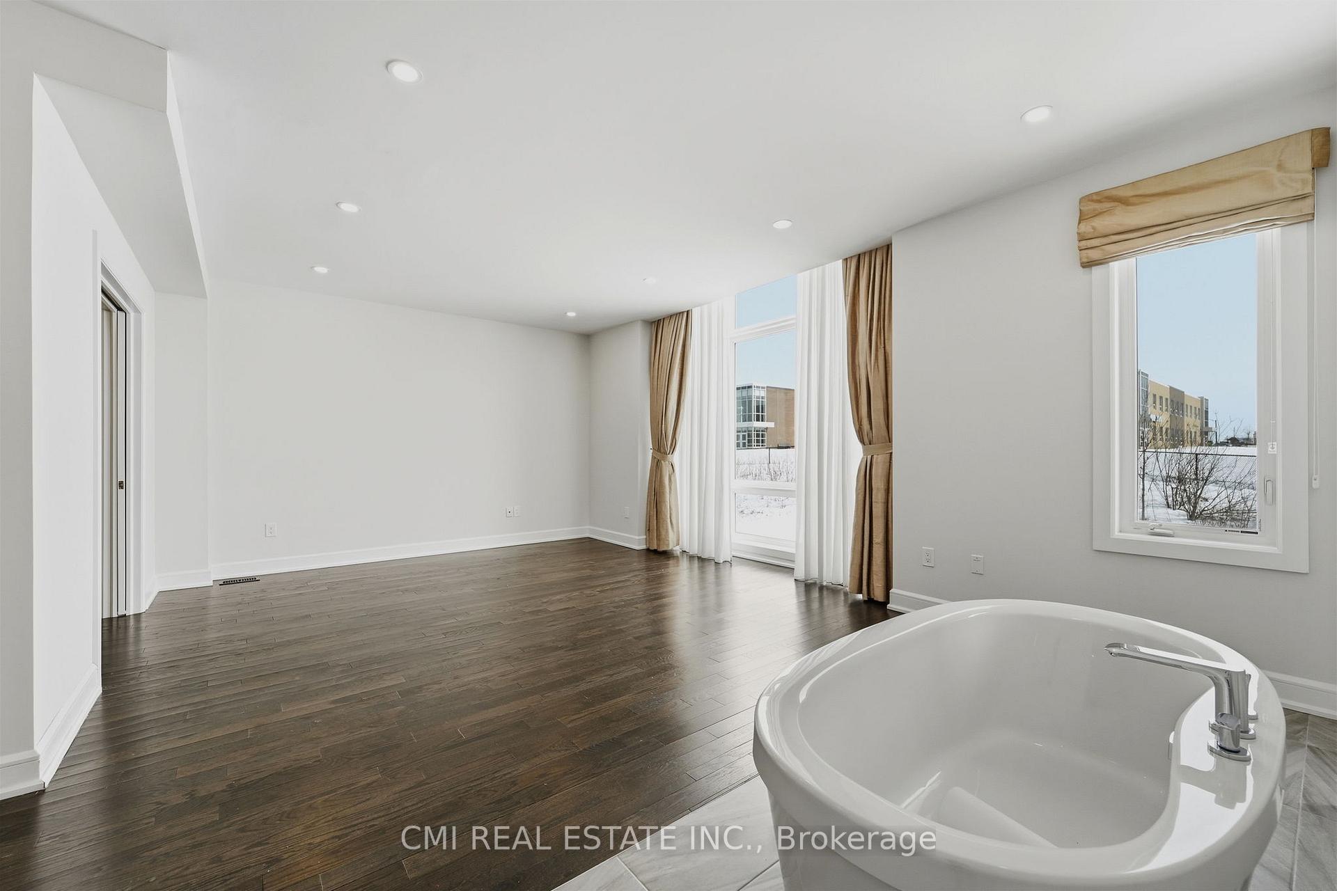 Photo 23 of 392 Farrell Road, Vaughan, Patterson — HOMEH