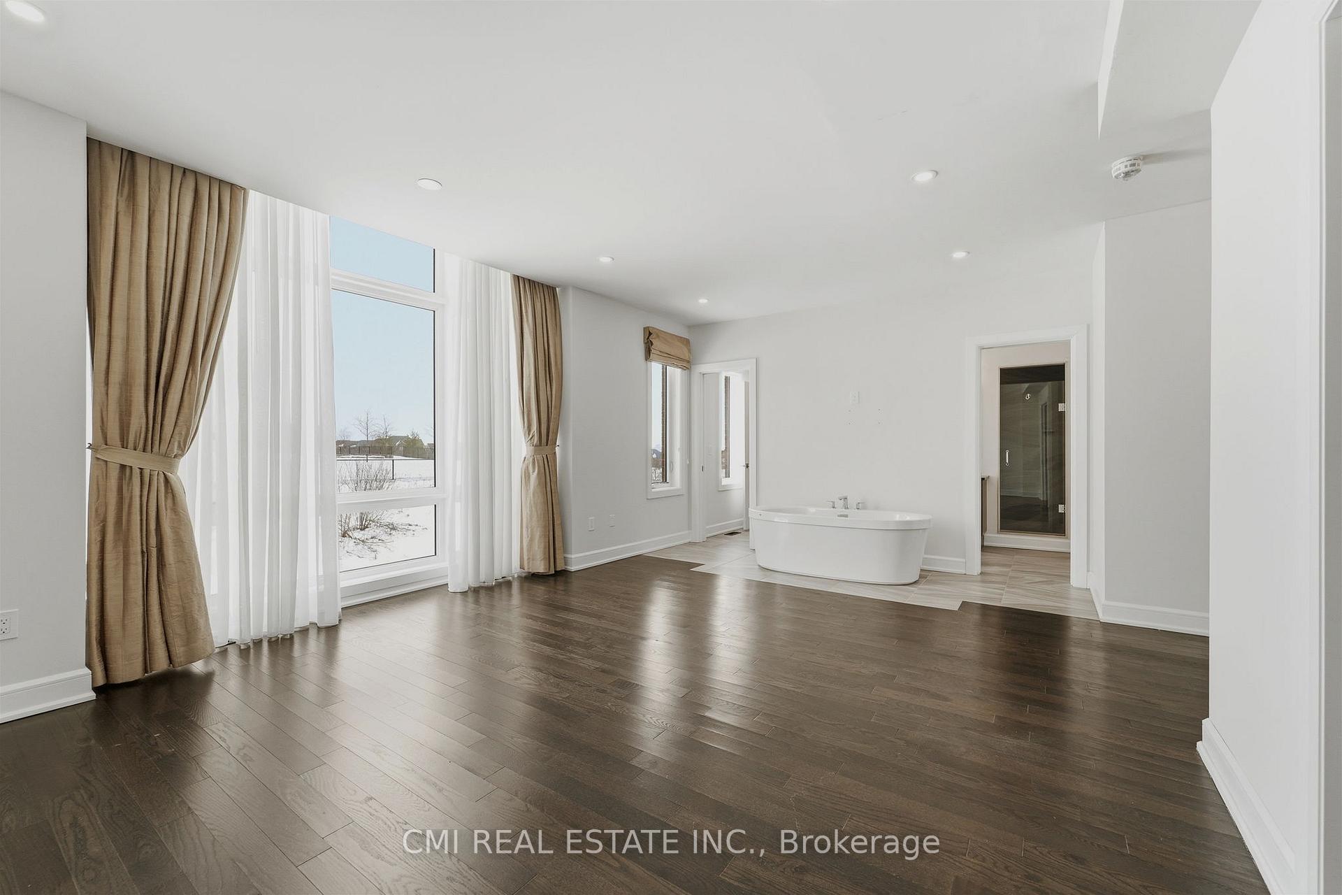 Photo 24 of 392 Farrell Road, Vaughan, Patterson — HOMEH