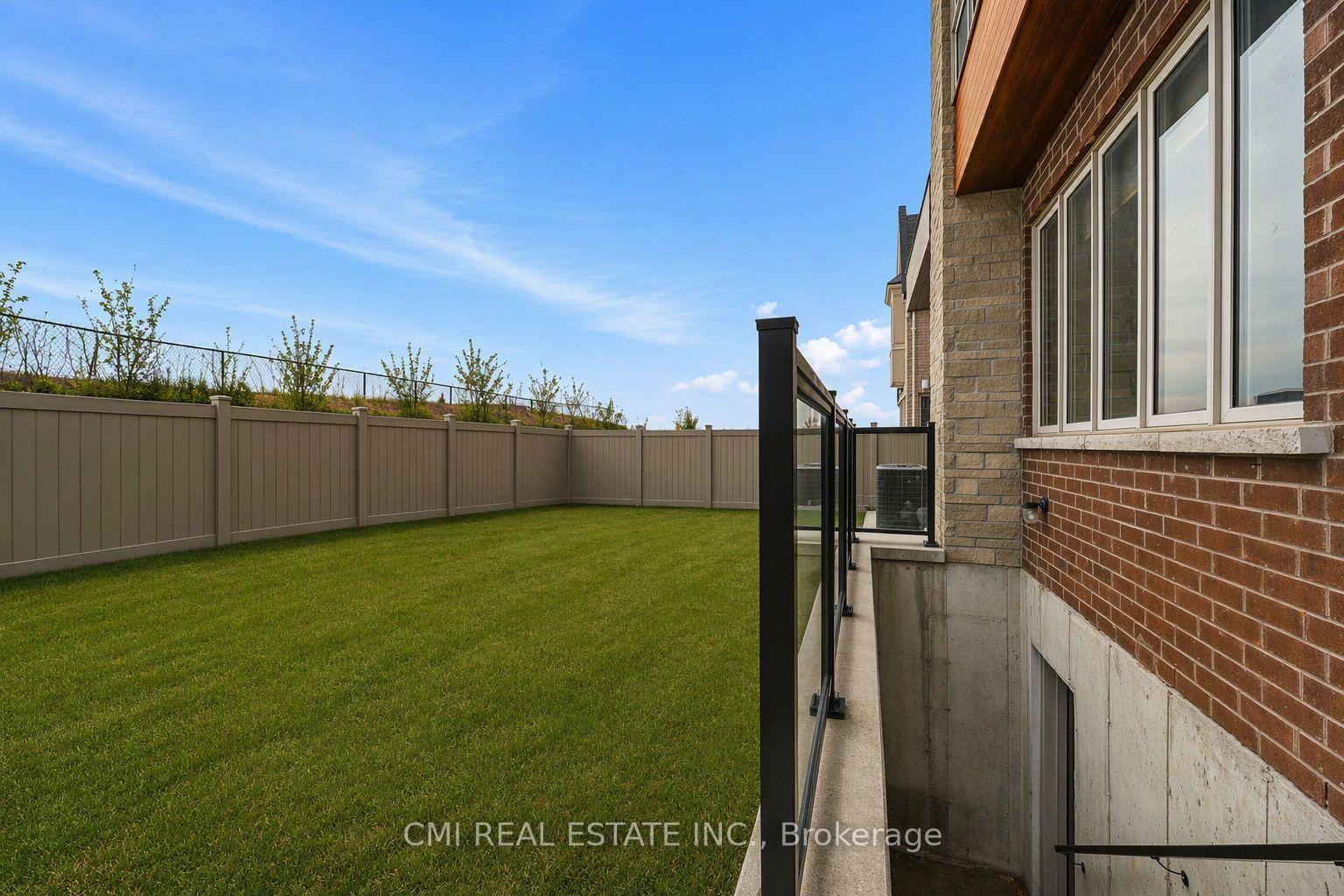 Photo 48 of 392 Farrell Road, Vaughan, Patterson — HOMEH