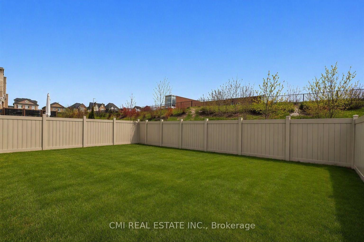 Photo 49 of 392 Farrell Road, Vaughan, Patterson — HOMEH