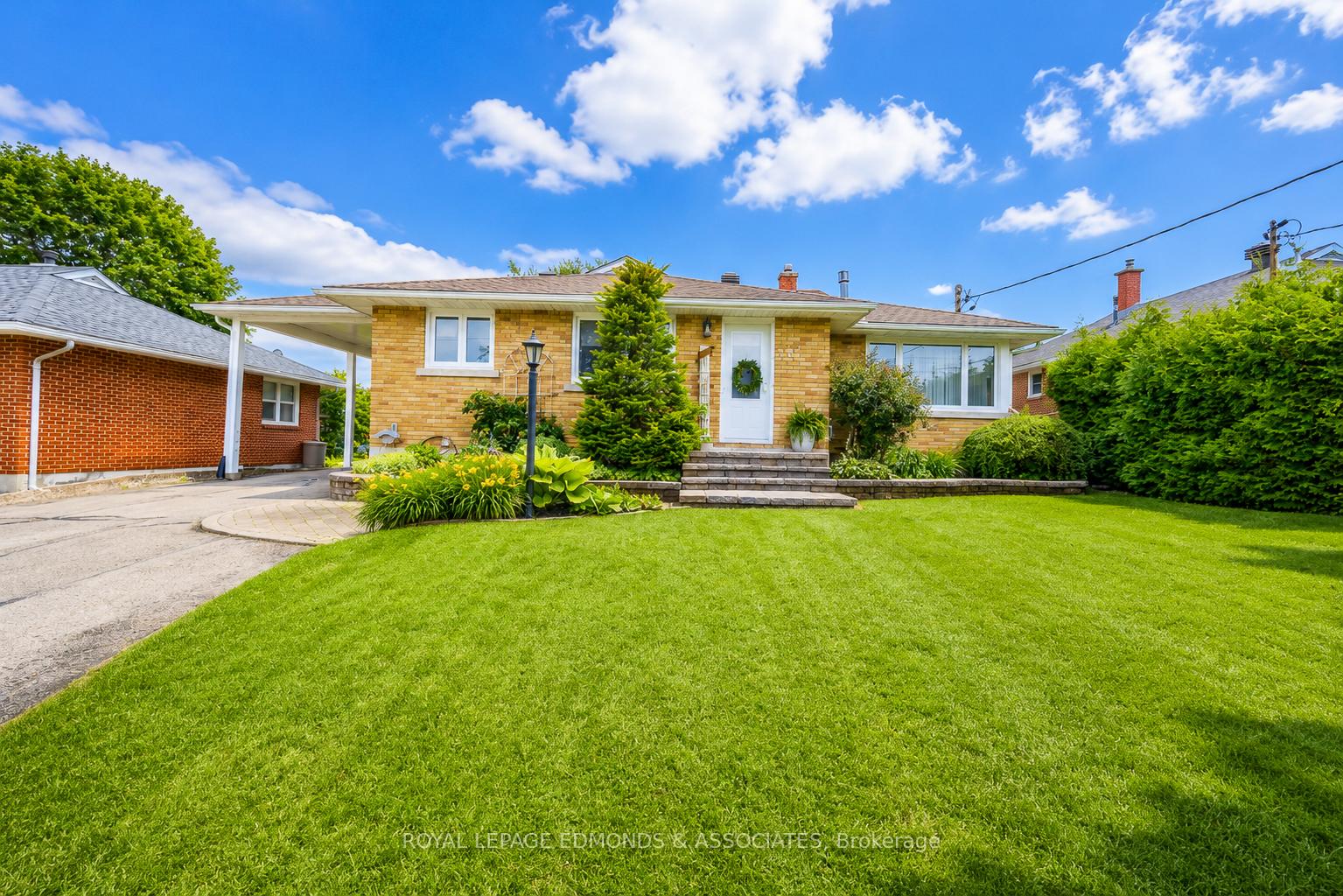 Photo 1 of 532 Herbert Street, Pembroke, Pembroke — HOMEH