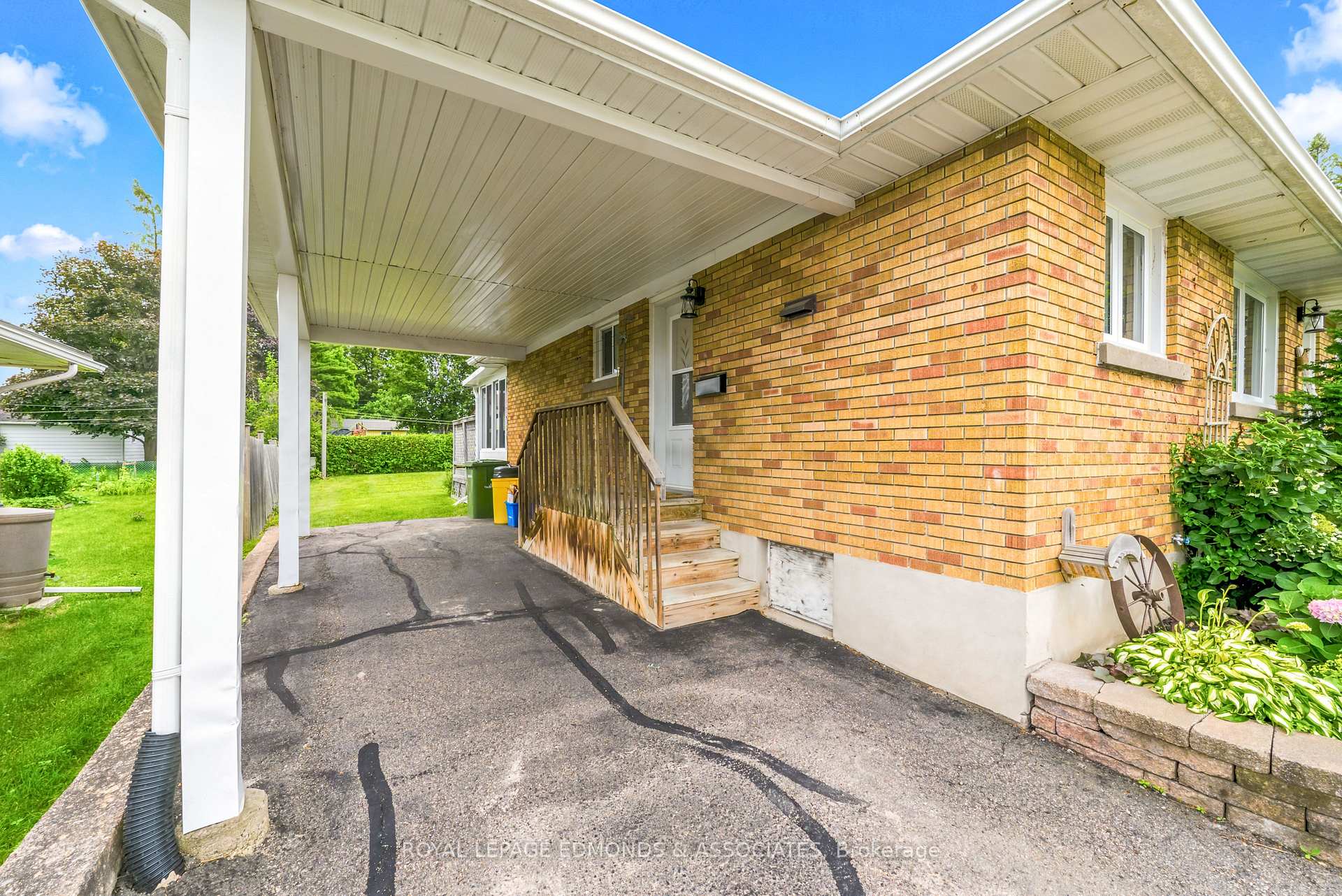 Photo 4 of 532 Herbert Street, Pembroke, Pembroke — HOMEH