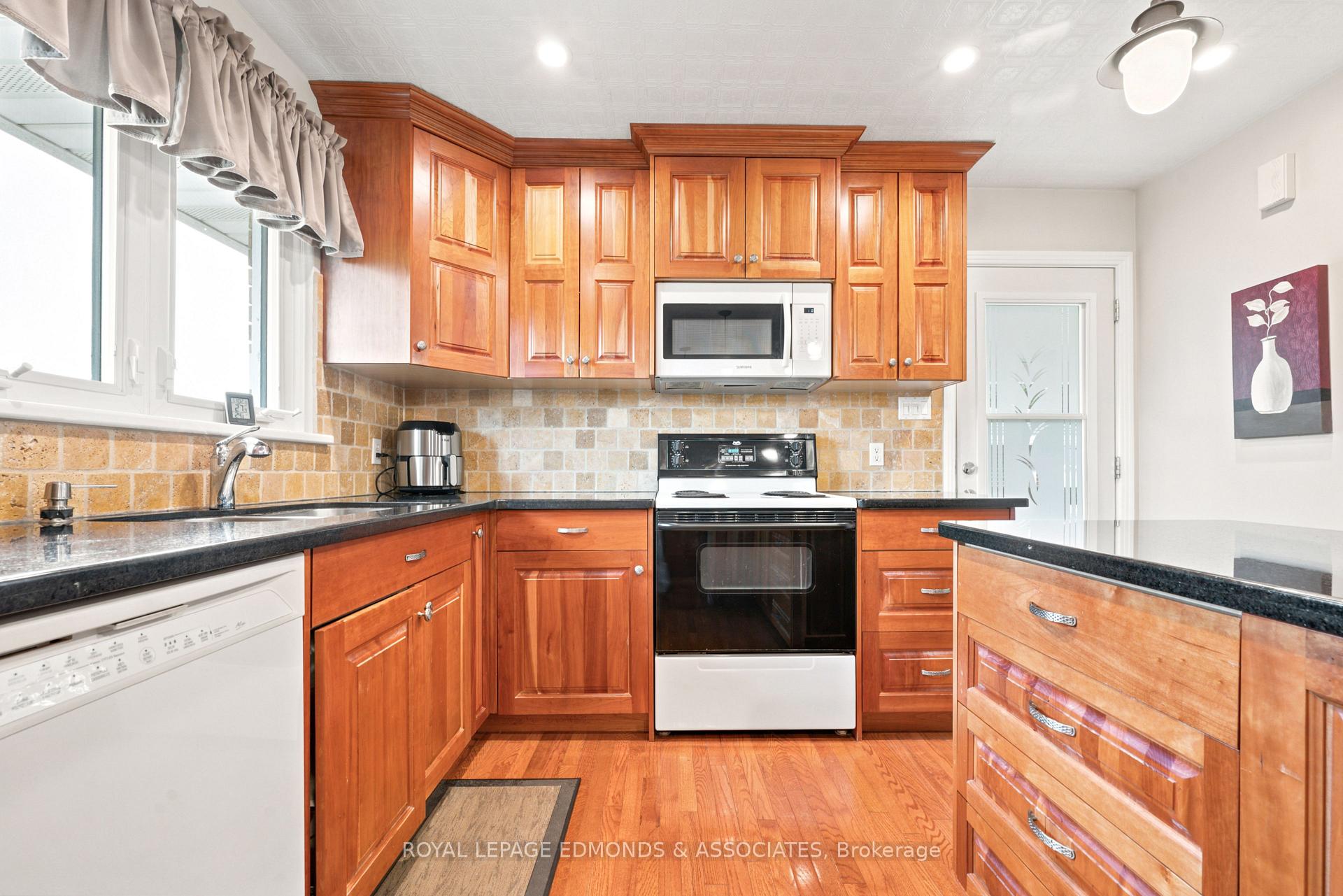 Photo 15 of 532 Herbert Street, Pembroke, Pembroke — HOMEH
