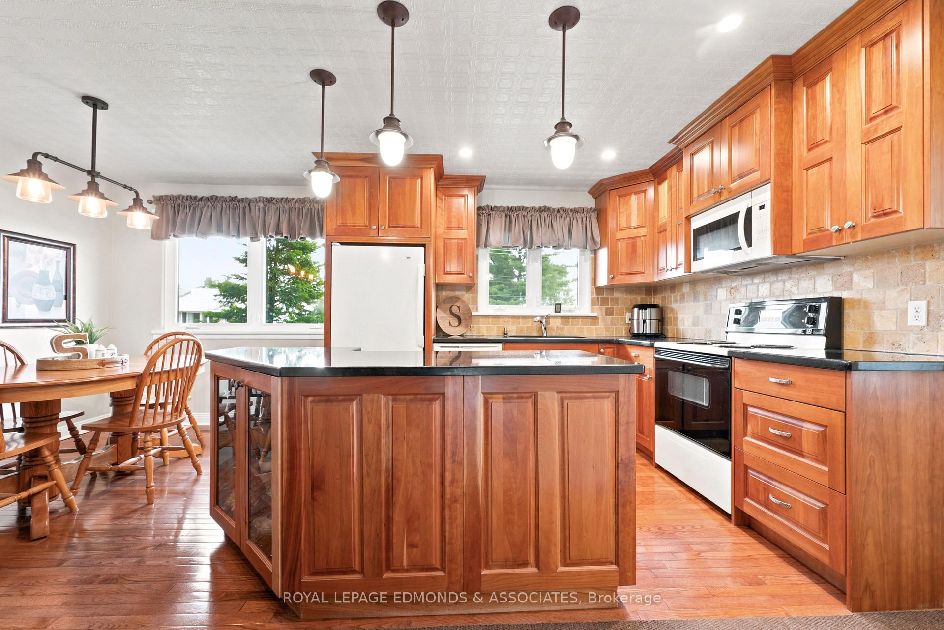 Photo 17 of 532 Herbert Street, Pembroke, Pembroke — HOMEH