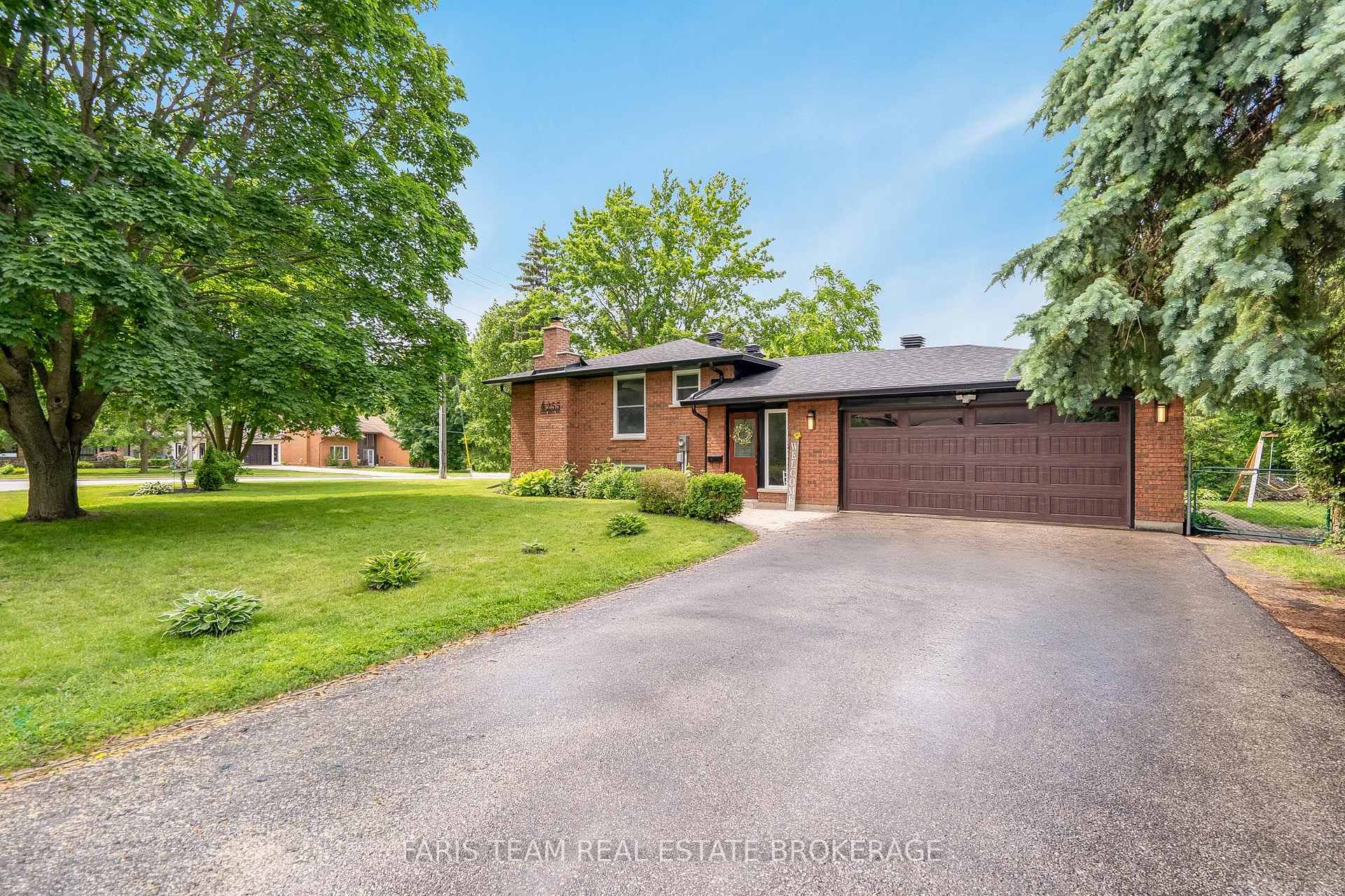 Photo 2 of 255 Cox Mill Road, Barrie, Painswick North — HOMEH