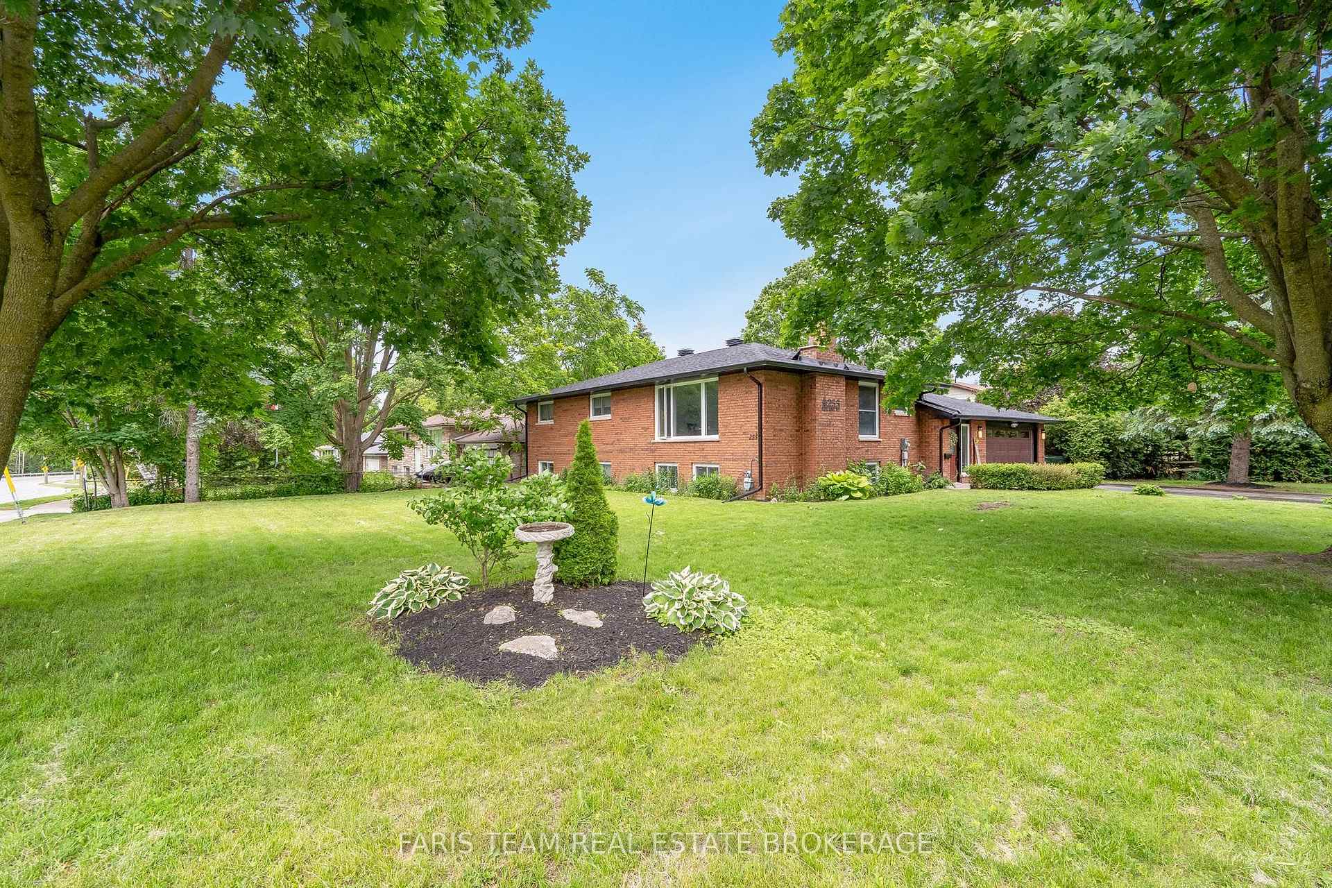 Photo 3 of 255 Cox Mill Road, Barrie, Painswick North — HOMEH