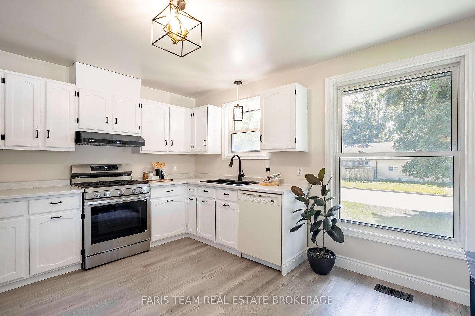 Photo 7 of 255 Cox Mill Road, Barrie, Painswick North — HOMEH