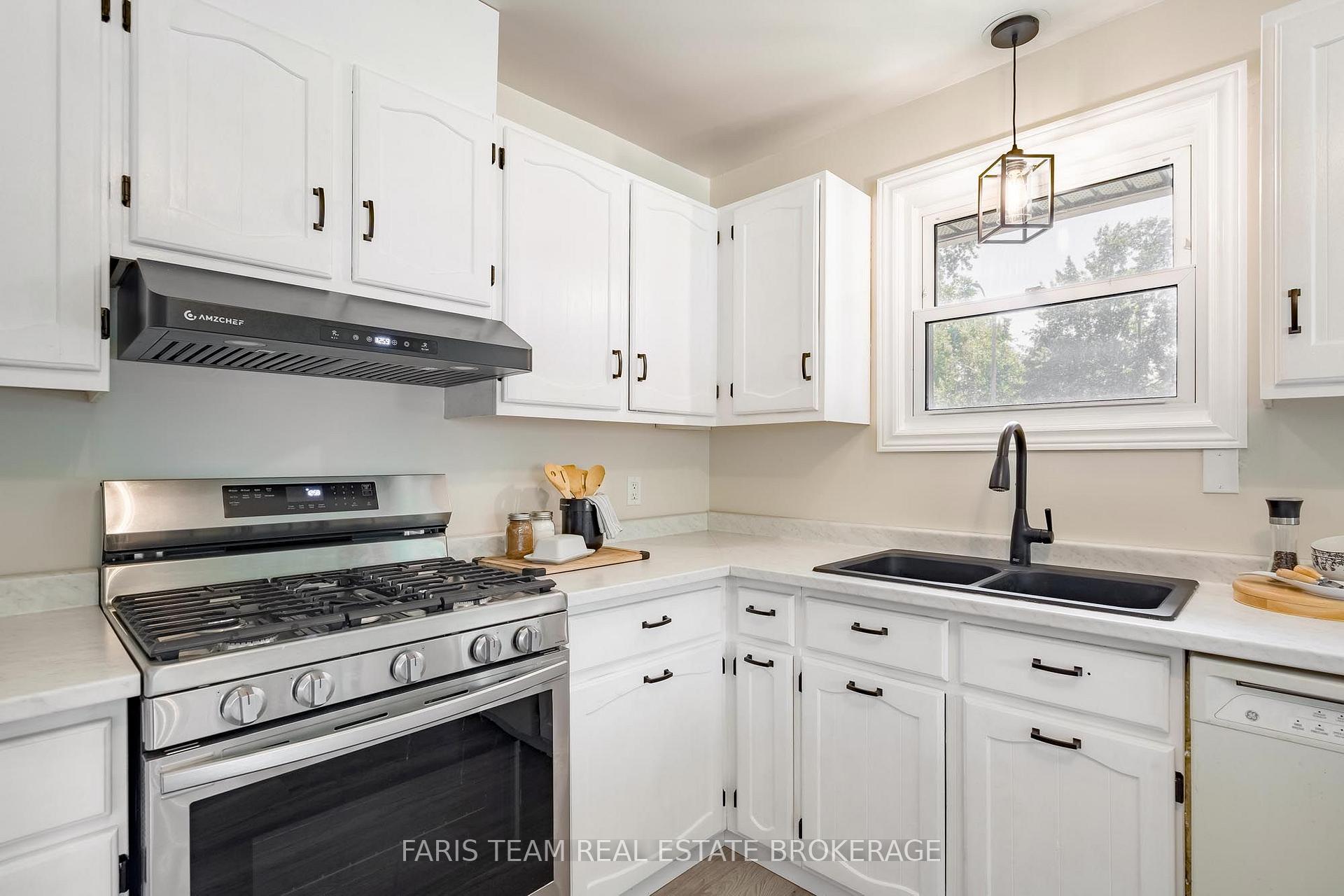 Photo 8 of 255 Cox Mill Road, Barrie, Painswick North — HOMEH