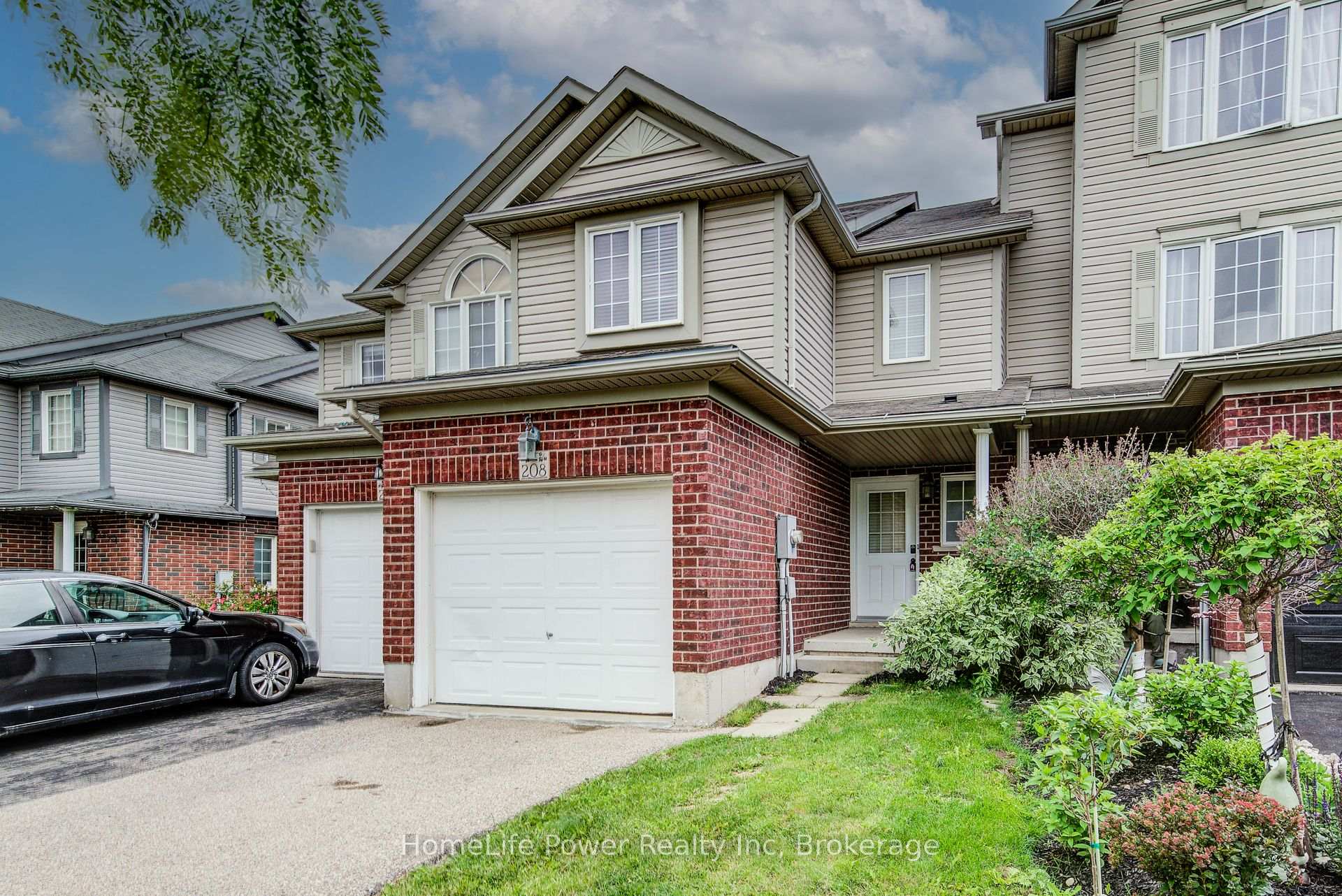 Photo 2 of 208 Featherstone Crescent, Kitchener, Huron Park — HOMEH