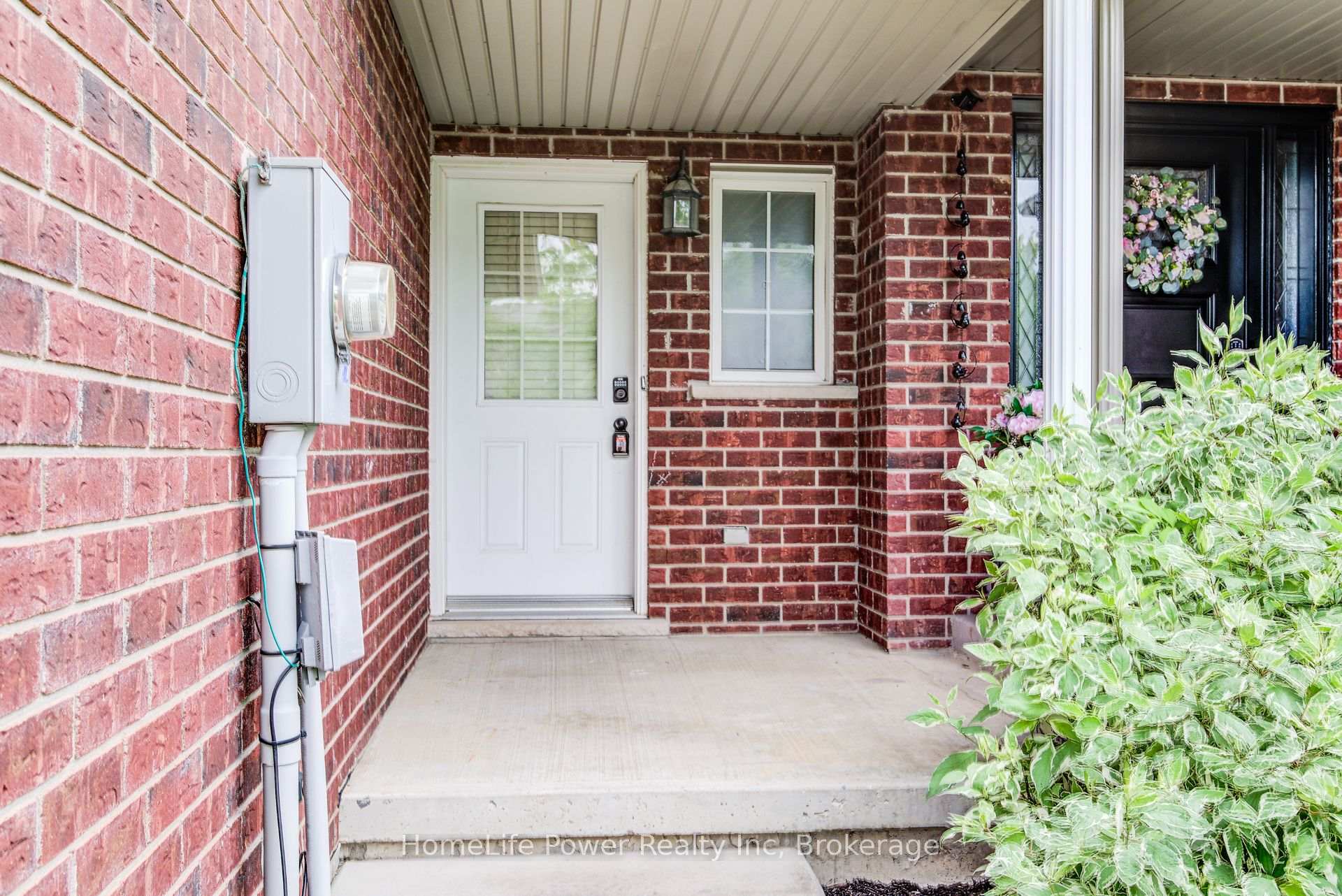 Photo 3 of 208 Featherstone Crescent, Kitchener, Huron Park — HOMEH