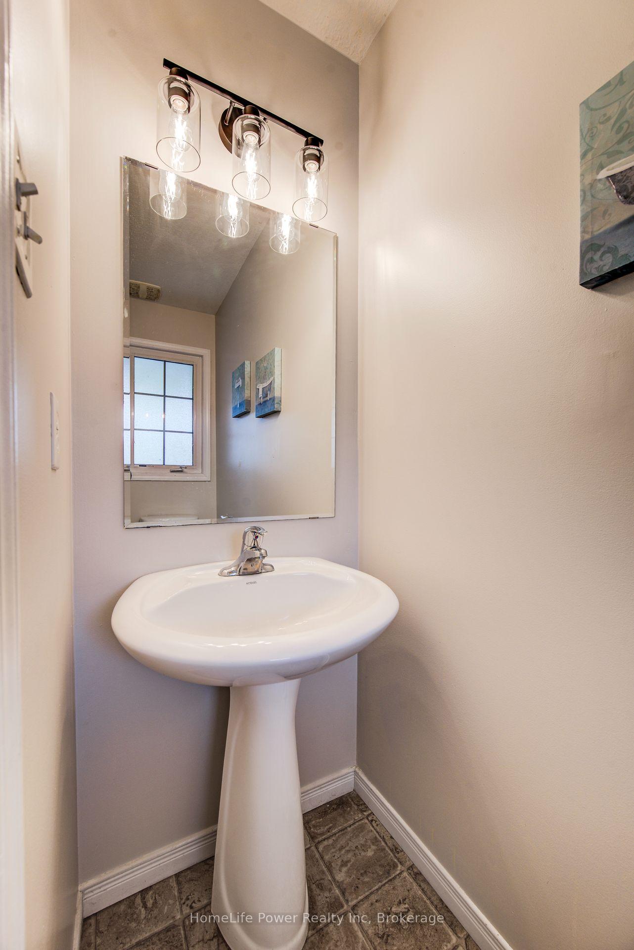 Photo 6 of 208 Featherstone Crescent, Kitchener, Huron Park — HOMEH