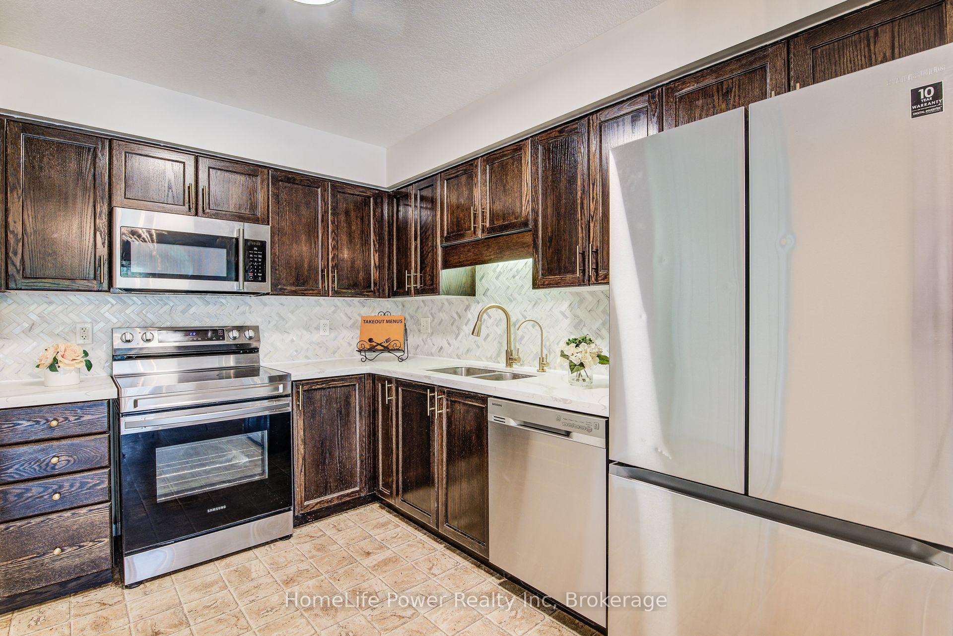 Photo 9 of 208 Featherstone Crescent, Kitchener, Huron Park — HOMEH