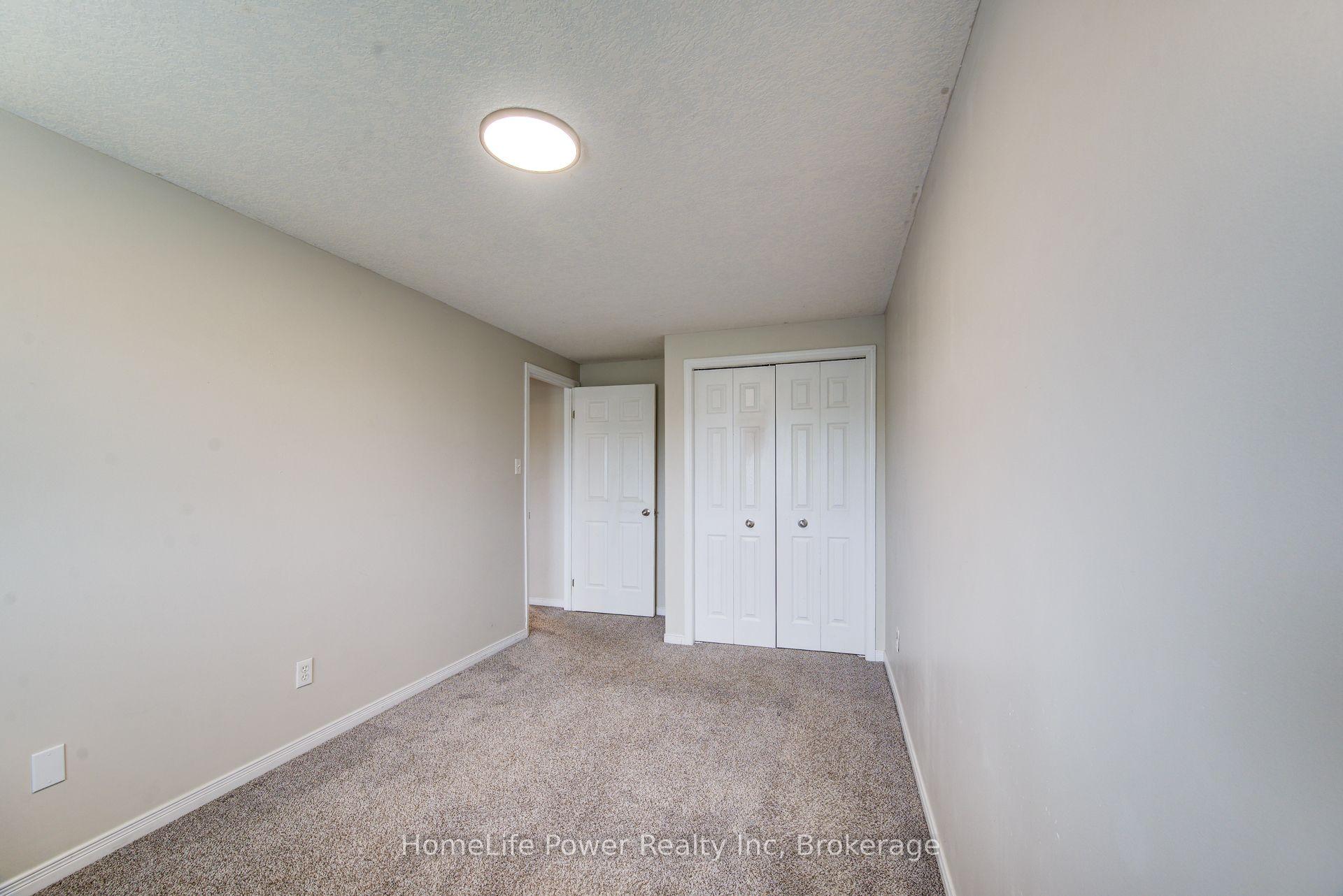 Photo 21 of 208 Featherstone Crescent, Kitchener, Huron Park — HOMEH