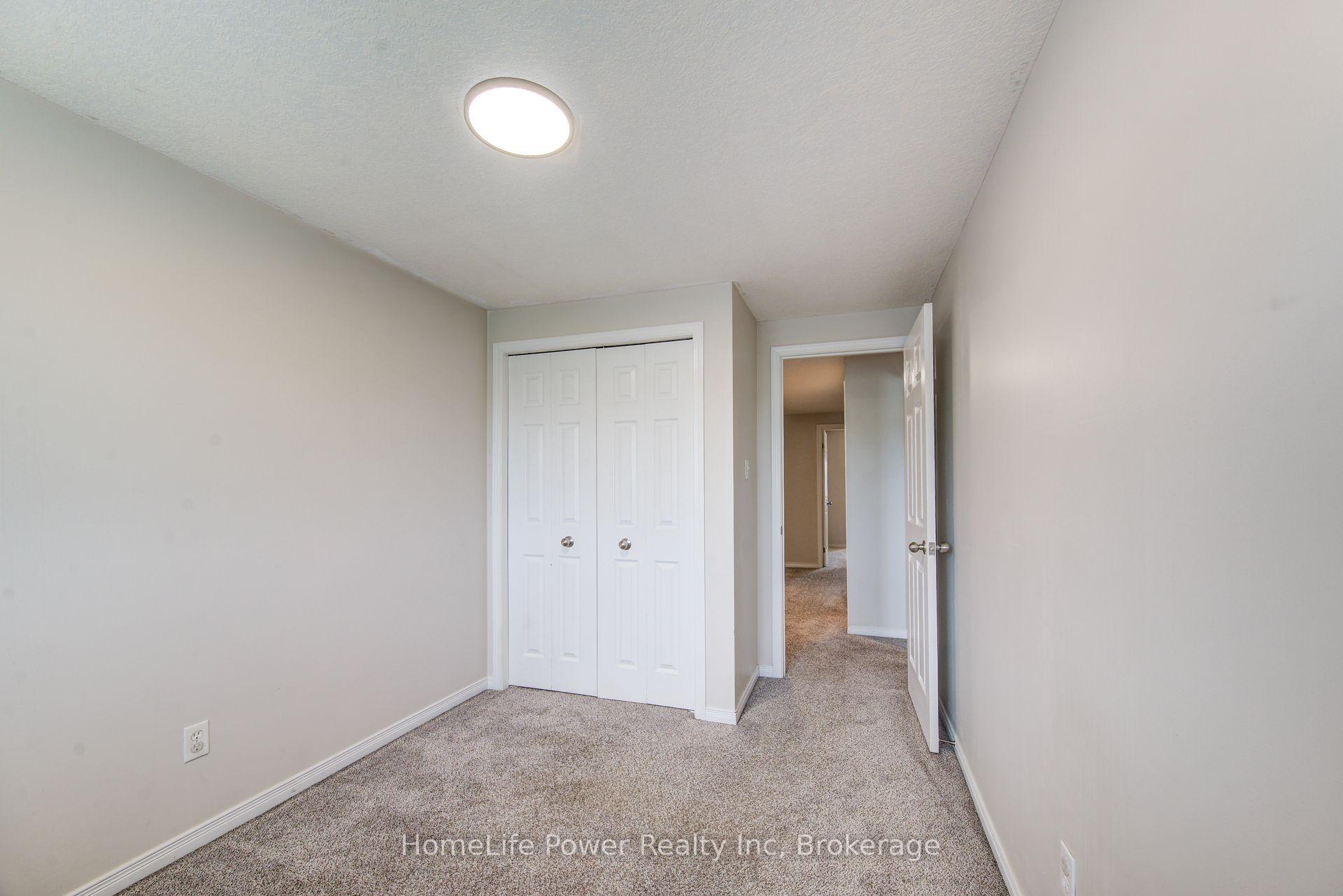 Photo 23 of 208 Featherstone Crescent, Kitchener, Huron Park — HOMEH