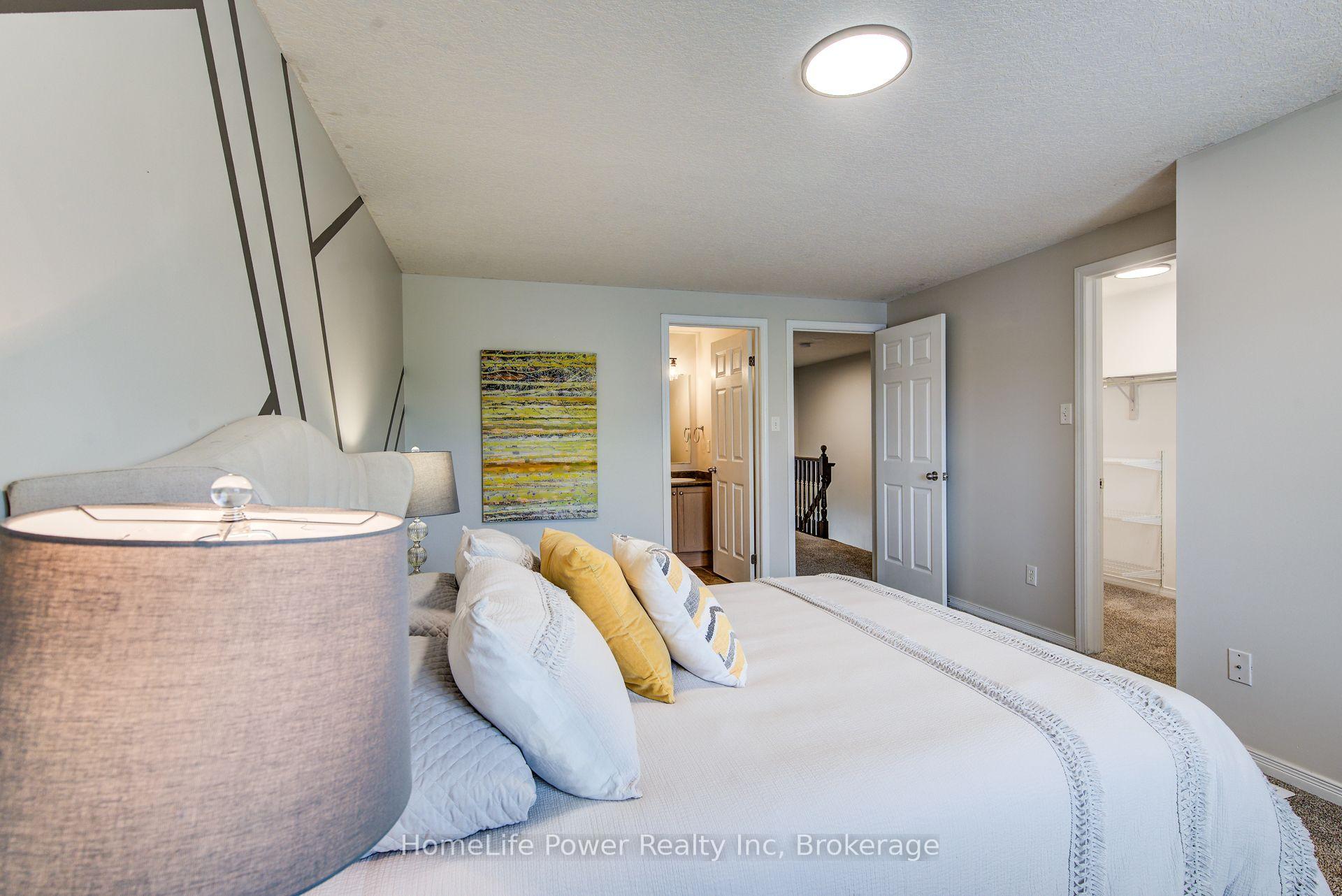 Photo 27 of 208 Featherstone Crescent, Kitchener, Huron Park — HOMEH