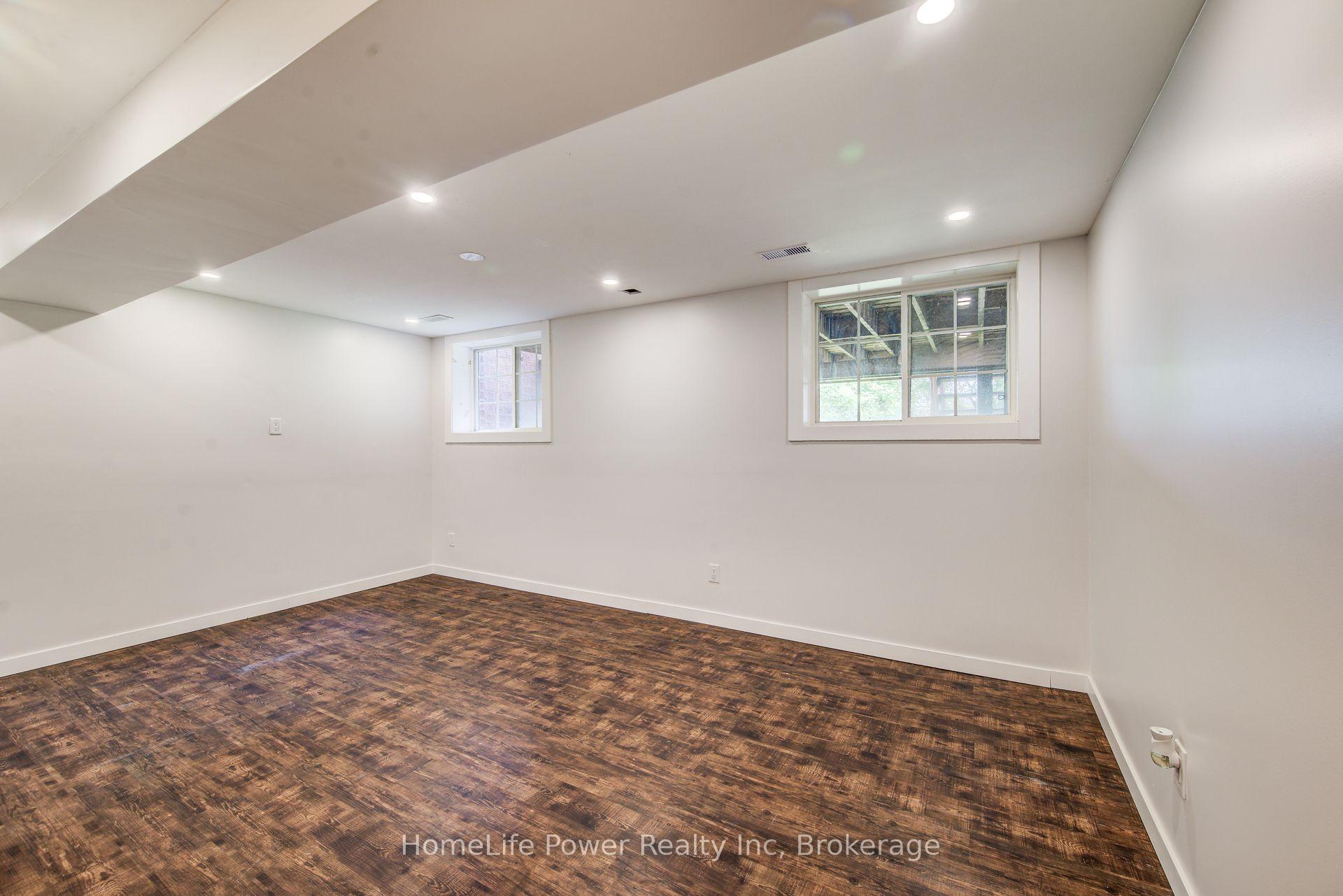 Photo 29 of 208 Featherstone Crescent, Kitchener, Huron Park — HOMEH