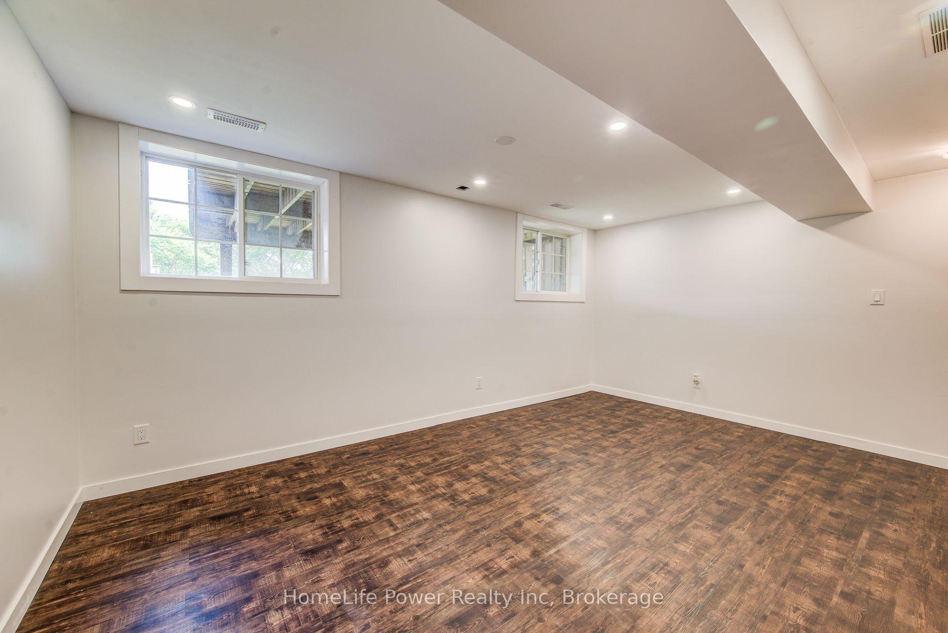 Photo 30 of 208 Featherstone Crescent, Kitchener, Huron Park — HOMEH