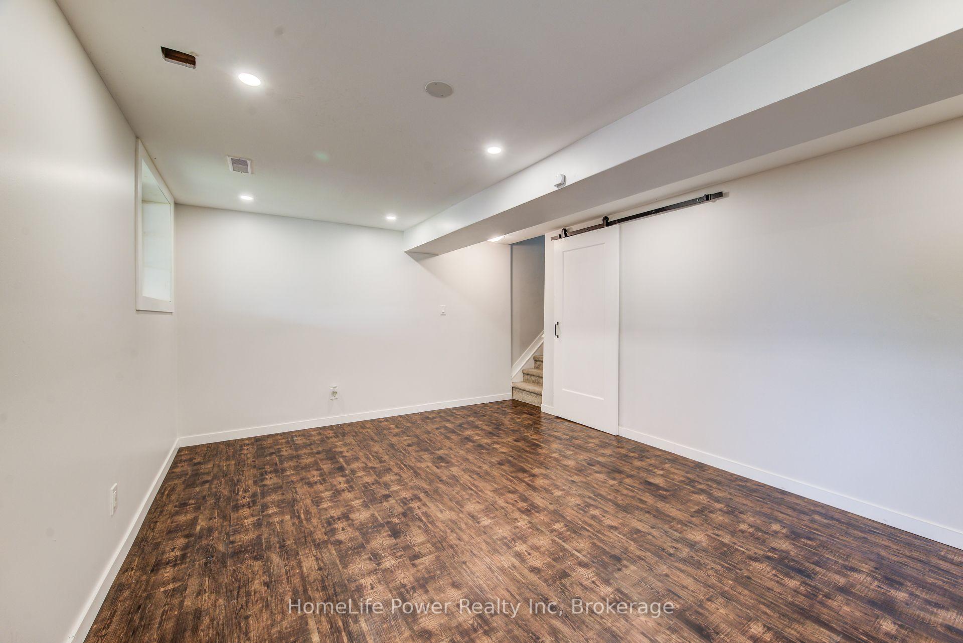Photo 31 of 208 Featherstone Crescent, Kitchener, Huron Park — HOMEH