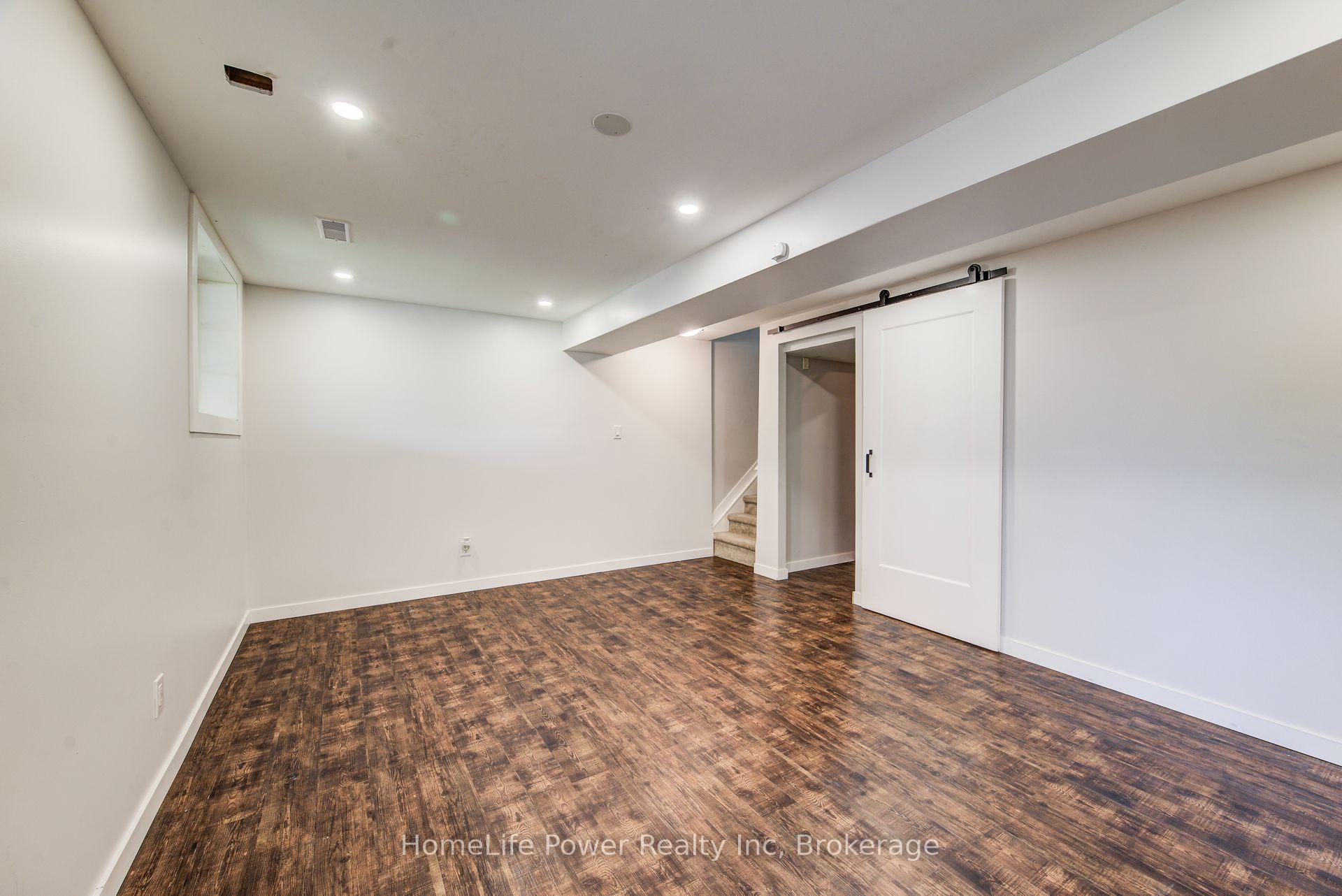 Photo 32 of 208 Featherstone Crescent, Kitchener, Huron Park — HOMEH