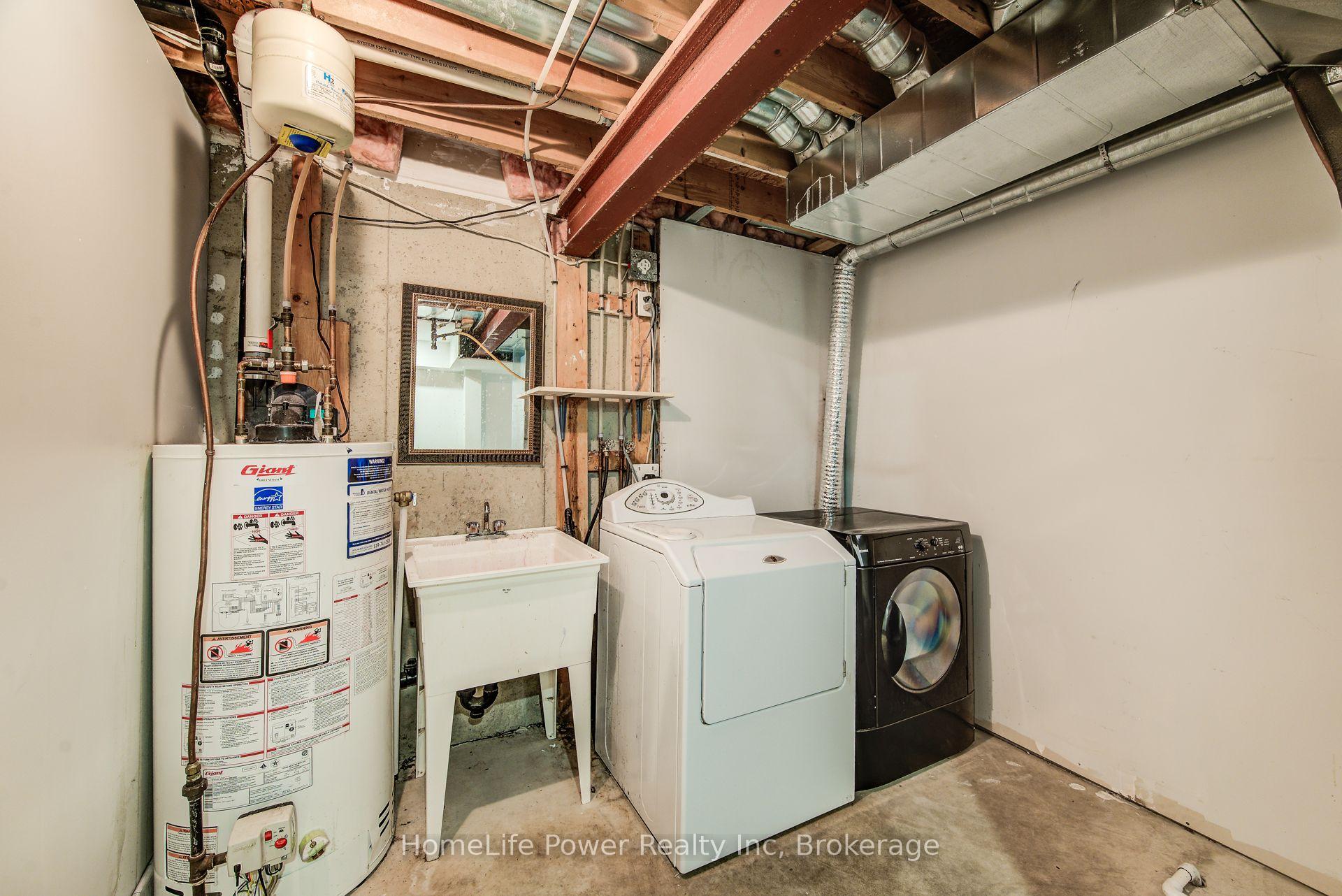 Photo 33 of 208 Featherstone Crescent, Kitchener, Huron Park — HOMEH