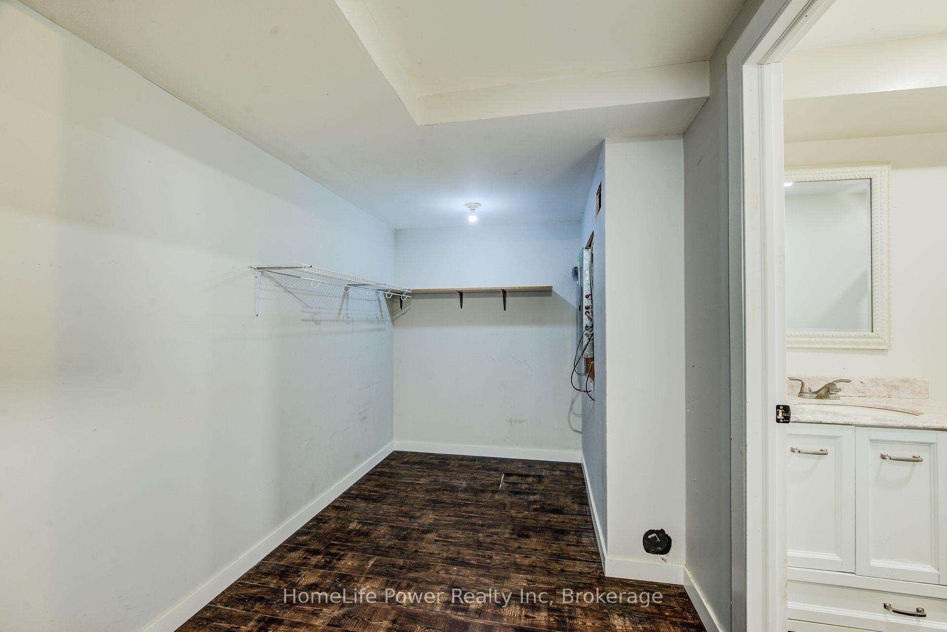 Photo 35 of 208 Featherstone Crescent, Kitchener, Huron Park — HOMEH