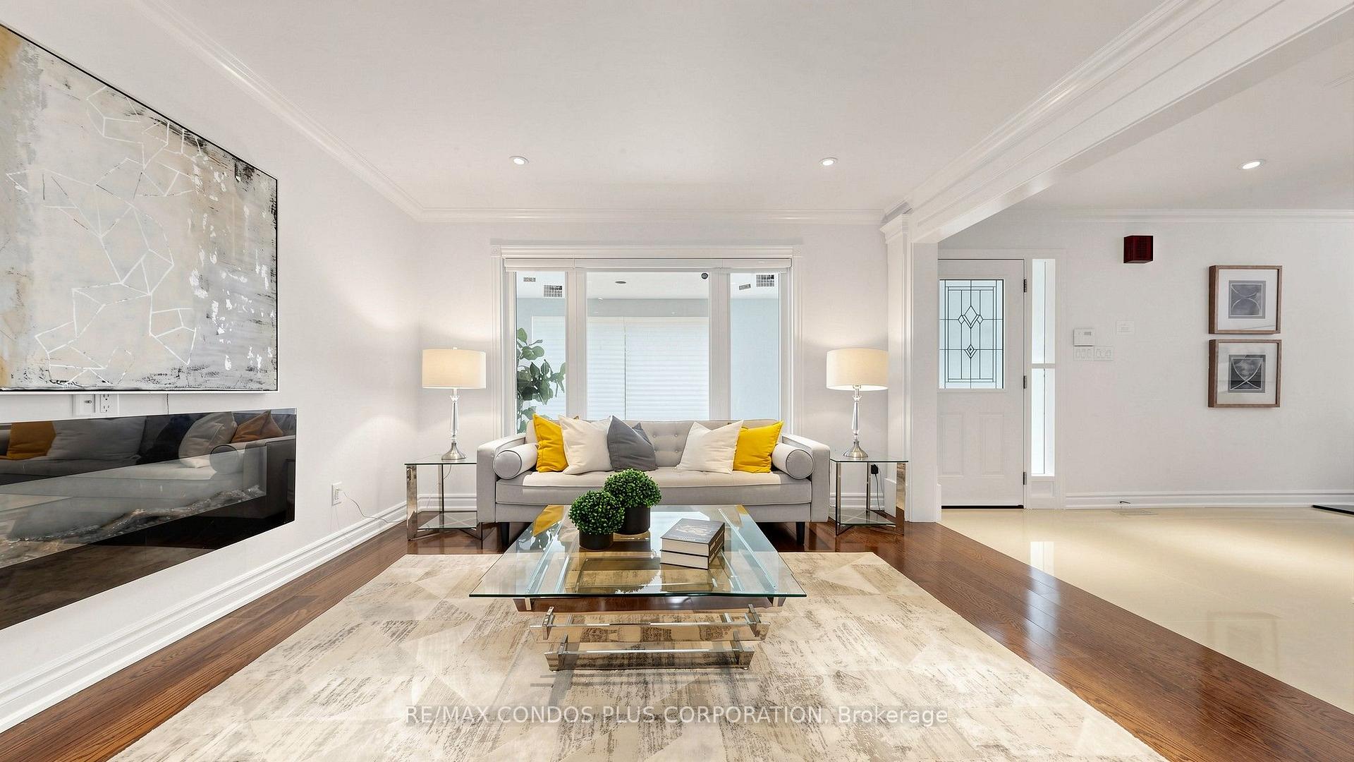 Photo 4 of 22 Denlow Boulevard, North York, Banbury-Don Mills — HOMEH